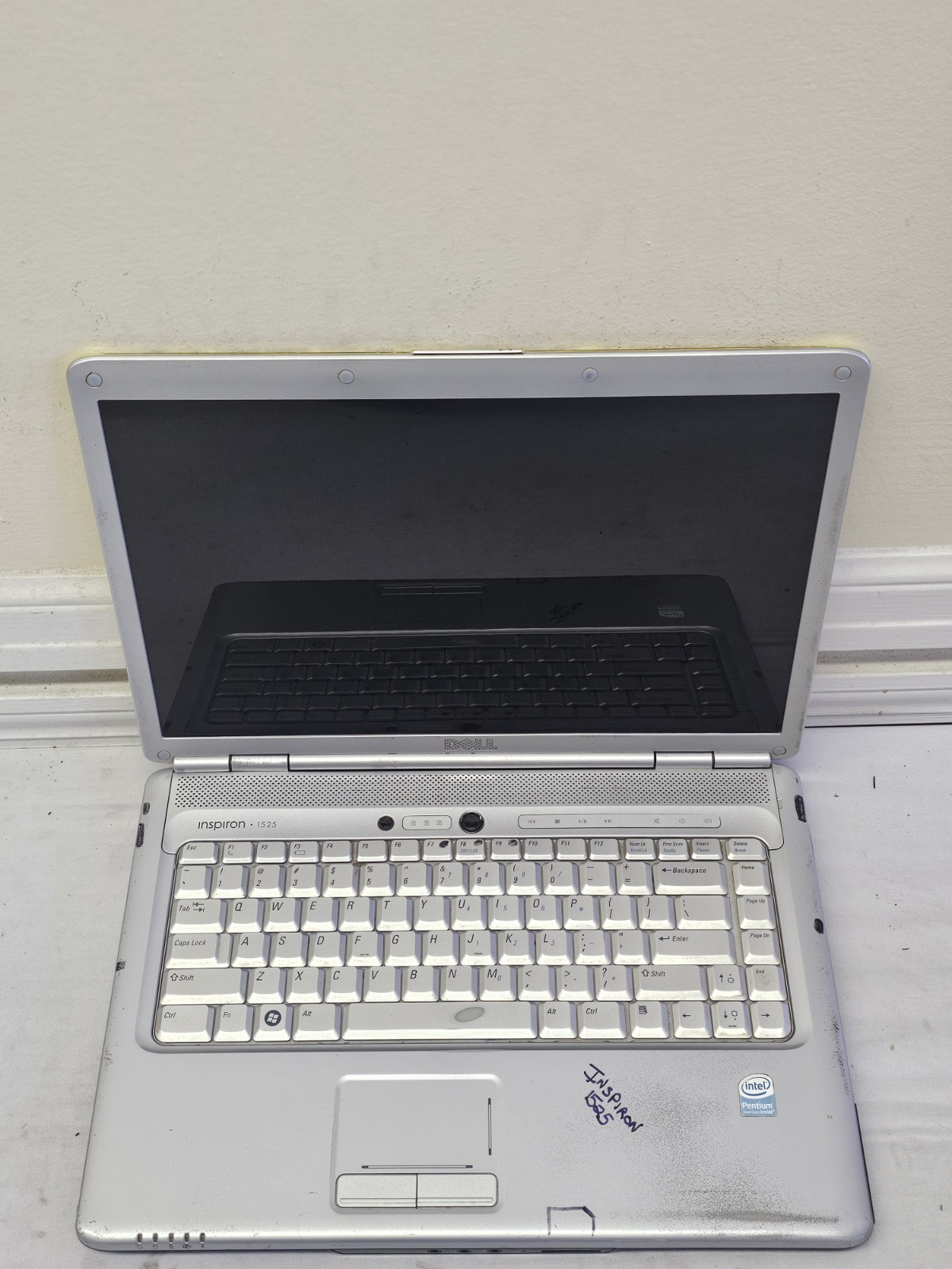 Dell Inspiron 1525 Laptop – 2GB RAM – 250GB HDD – Win 10 – Parts – Read Desc.