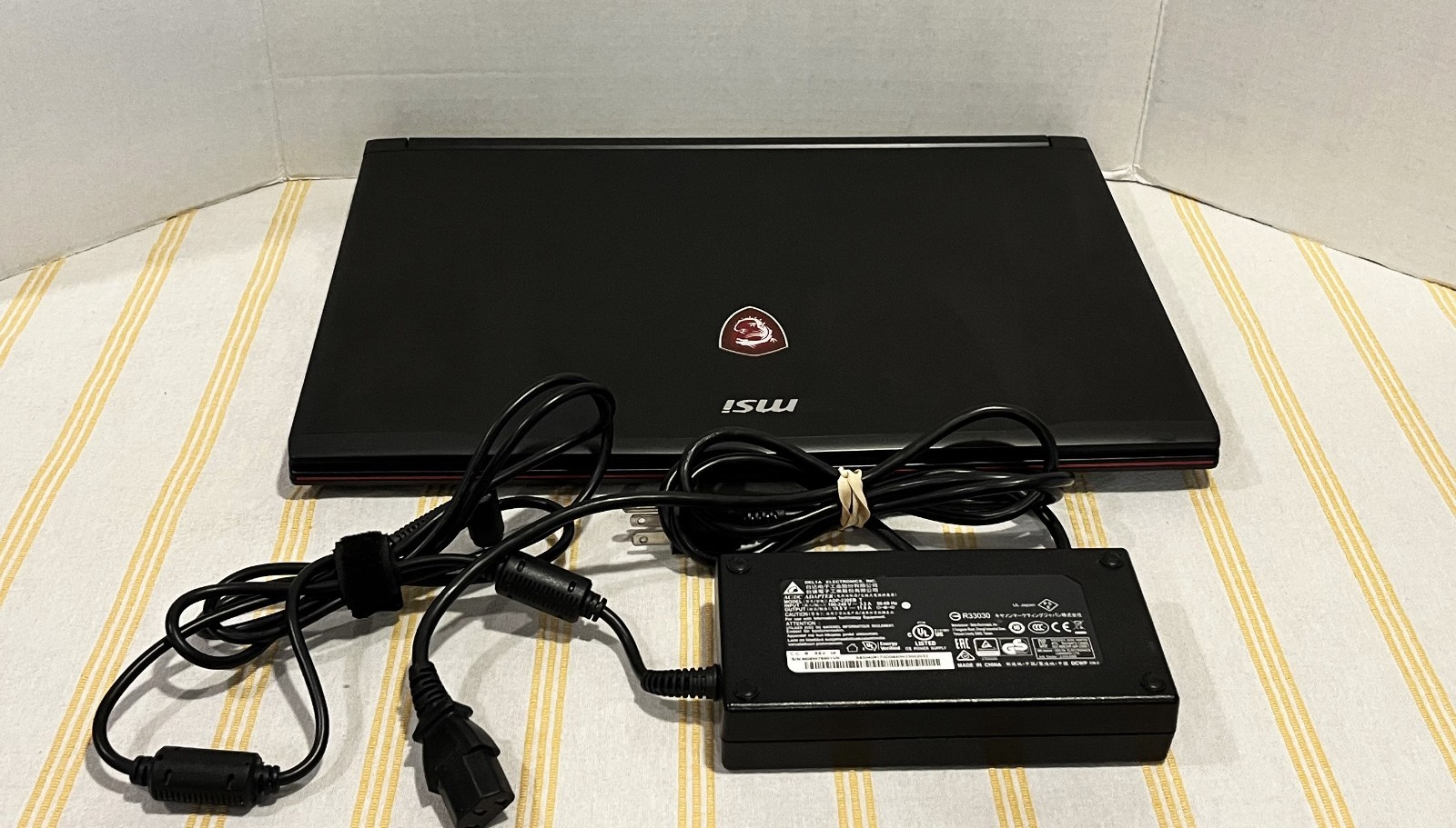 MSI Apache Pro Gaming Laptop GE72MVR 7RG-NVIDIA GTX 1070- Beautiful Condition!