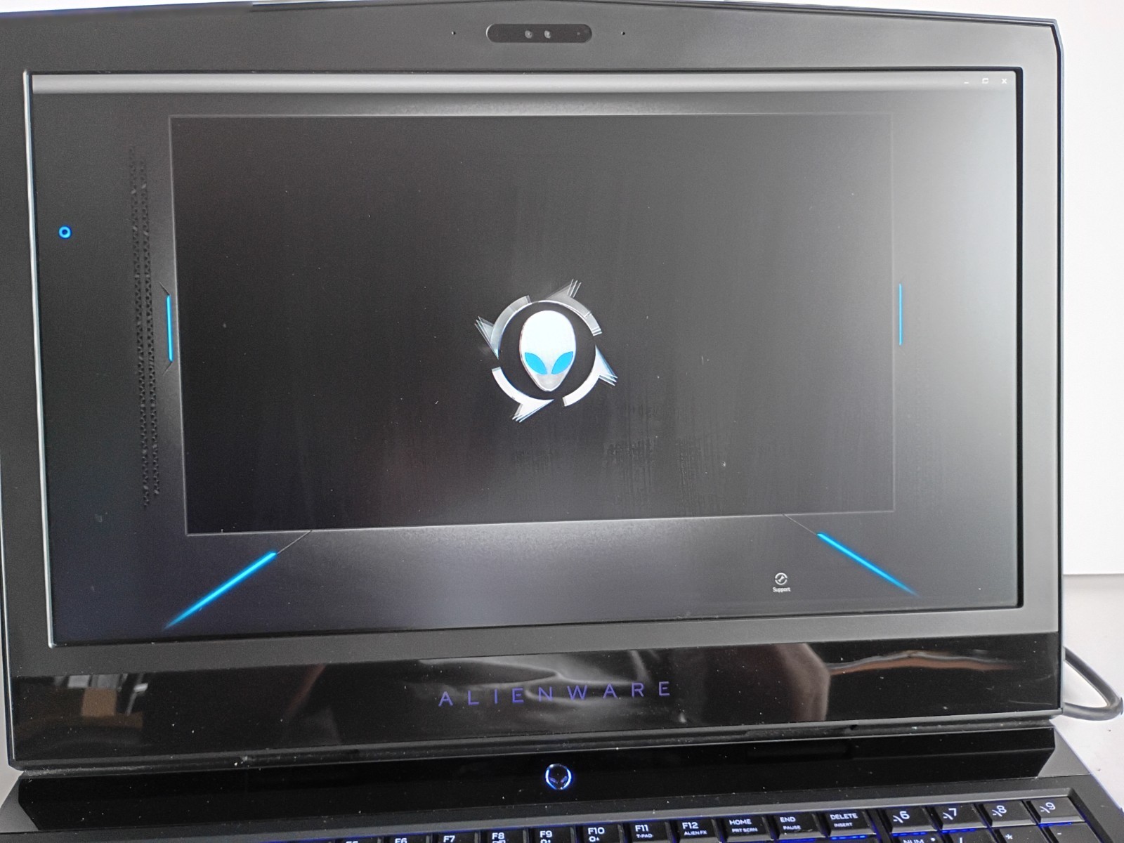 ALIENWARE 17 R4: i7-7700HQ @ 2.8, 32 GB DDR4 RAM, 1.512 TB SSD & HDD