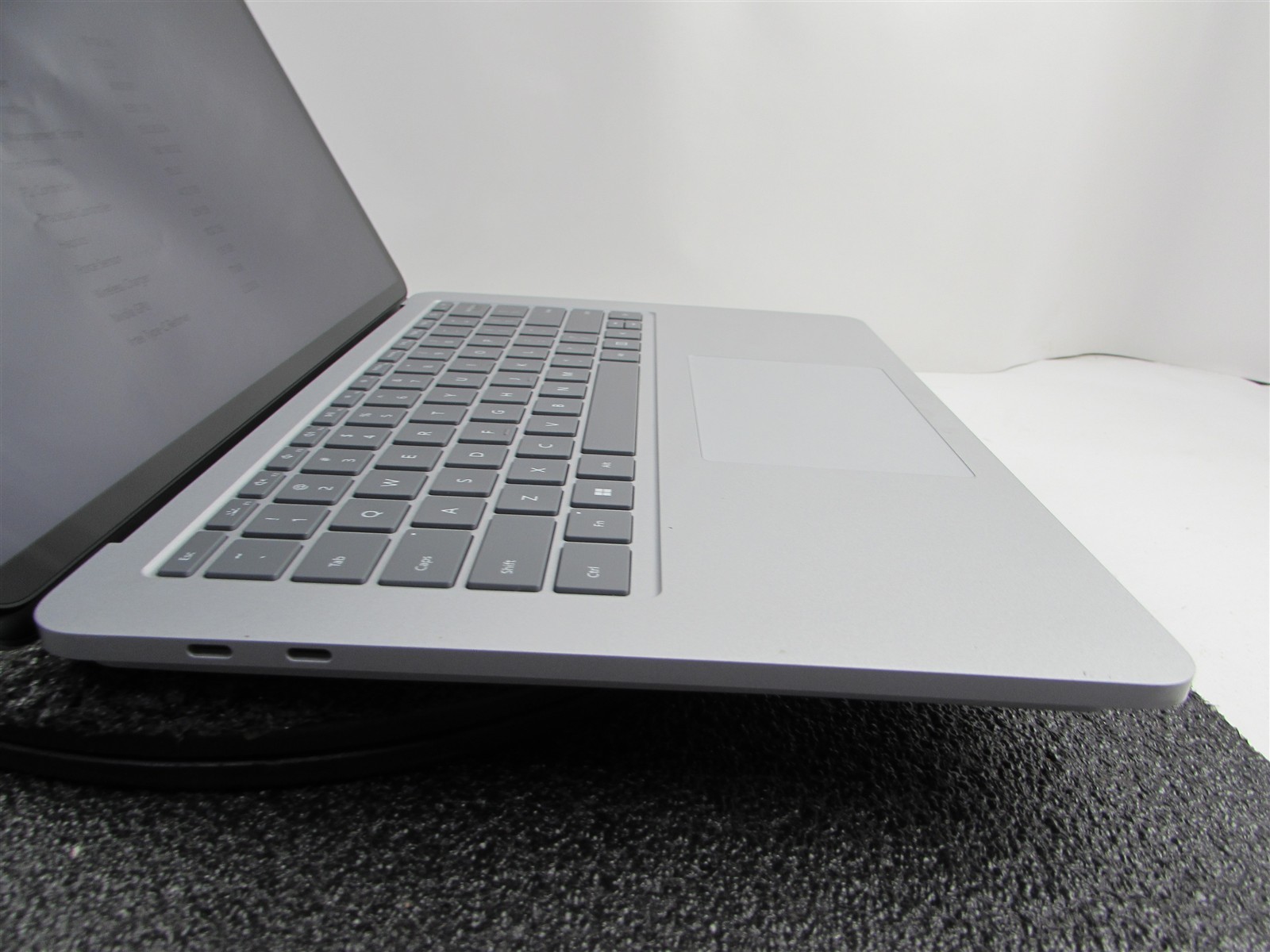 Microsoft Surface Laptop Studio 1964 i7-11370H 1TB SSD 32GB RTX A2000 *No A/C*