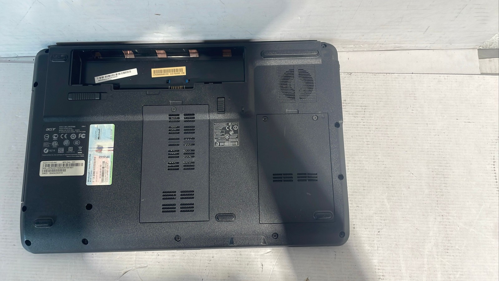 Acer Aspire 5733Z-A867 15.6″ Laptop No HDD Battery Black