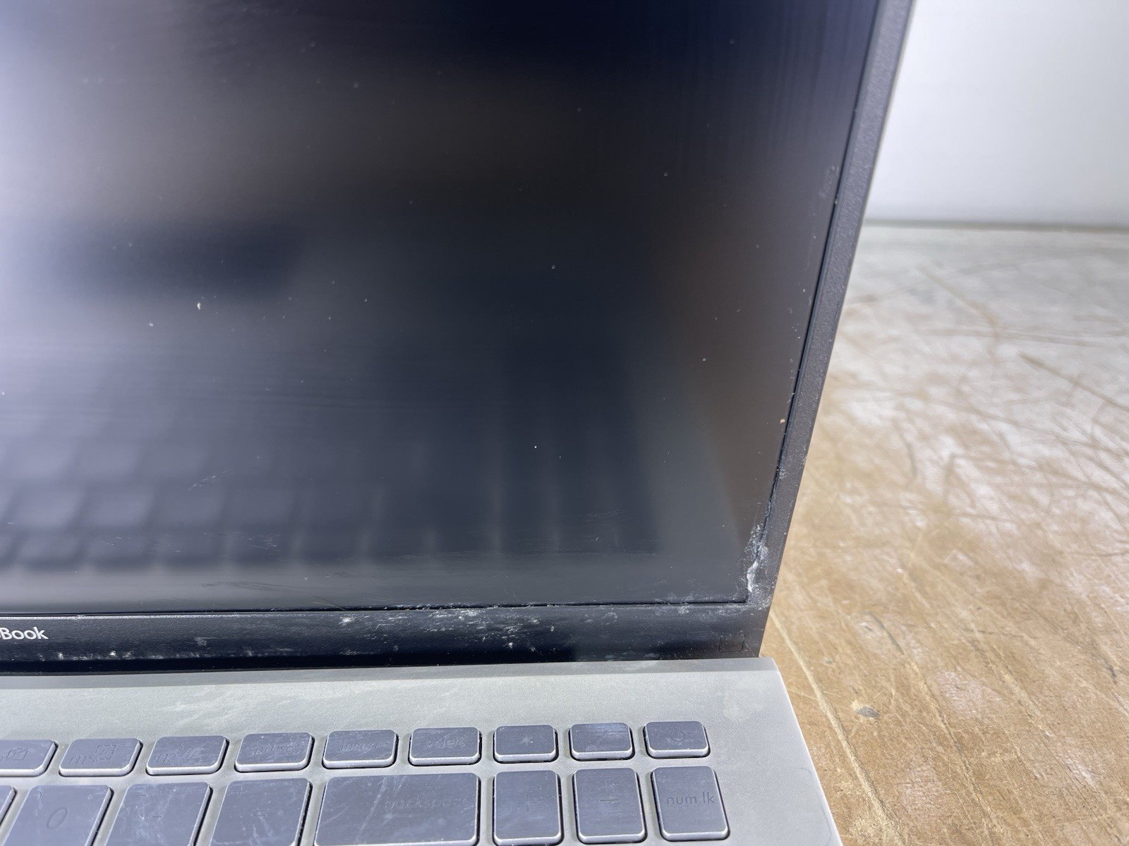 ASUS VIVOBOOK 15 S532F i5-10210U @ 1.60 GHz, 8GB RAM, NO HDD/OS – (FOR PARTS)