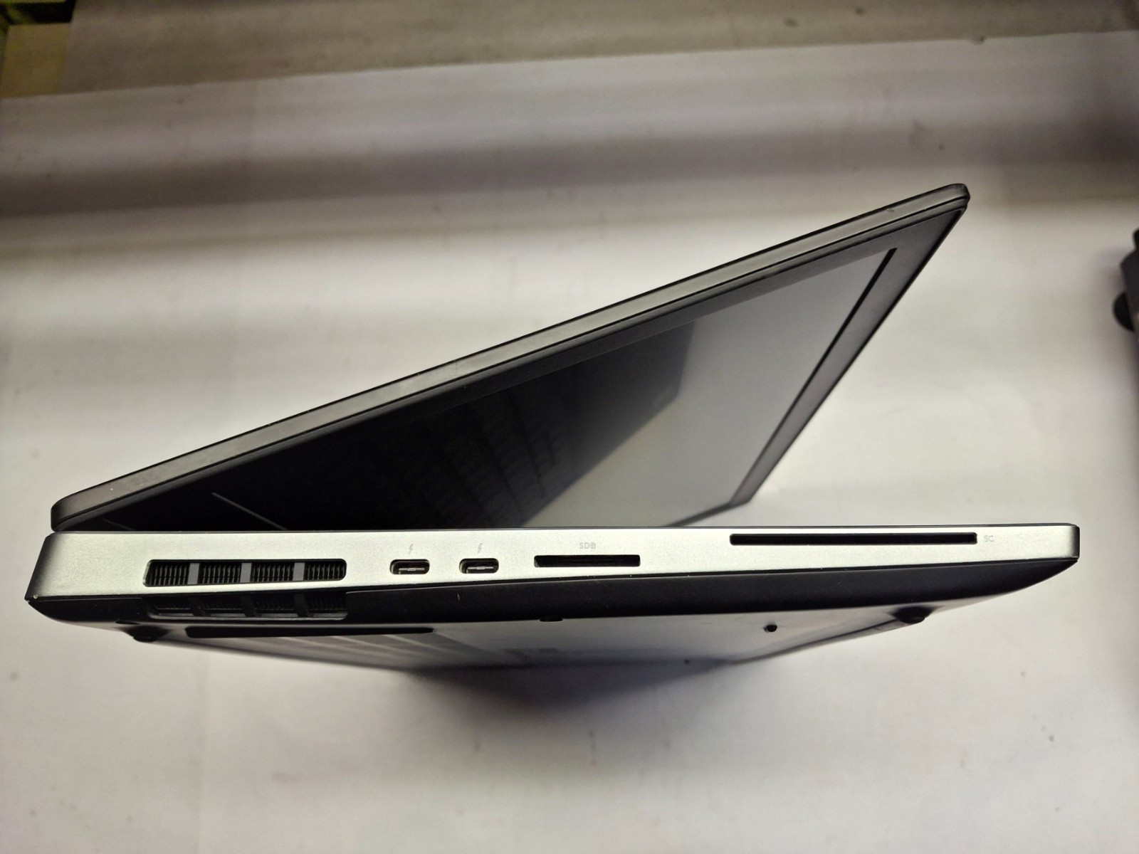 Dell Precision 7530 i7 8850H @ 2.60 GHz 512 GB 32 GB 15.6″ FHD