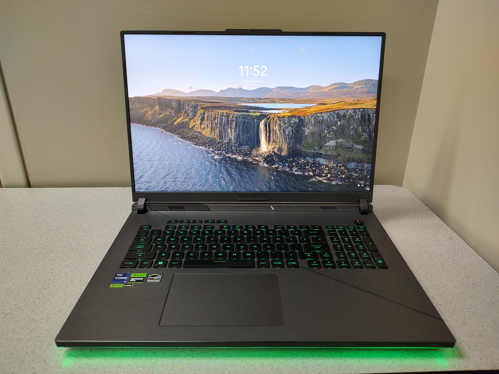 ASUS ROG Strix G814JVR-IS96 2024 18″ i9-14900HX 16GB 1TB NVME WIFI 7 upgrade