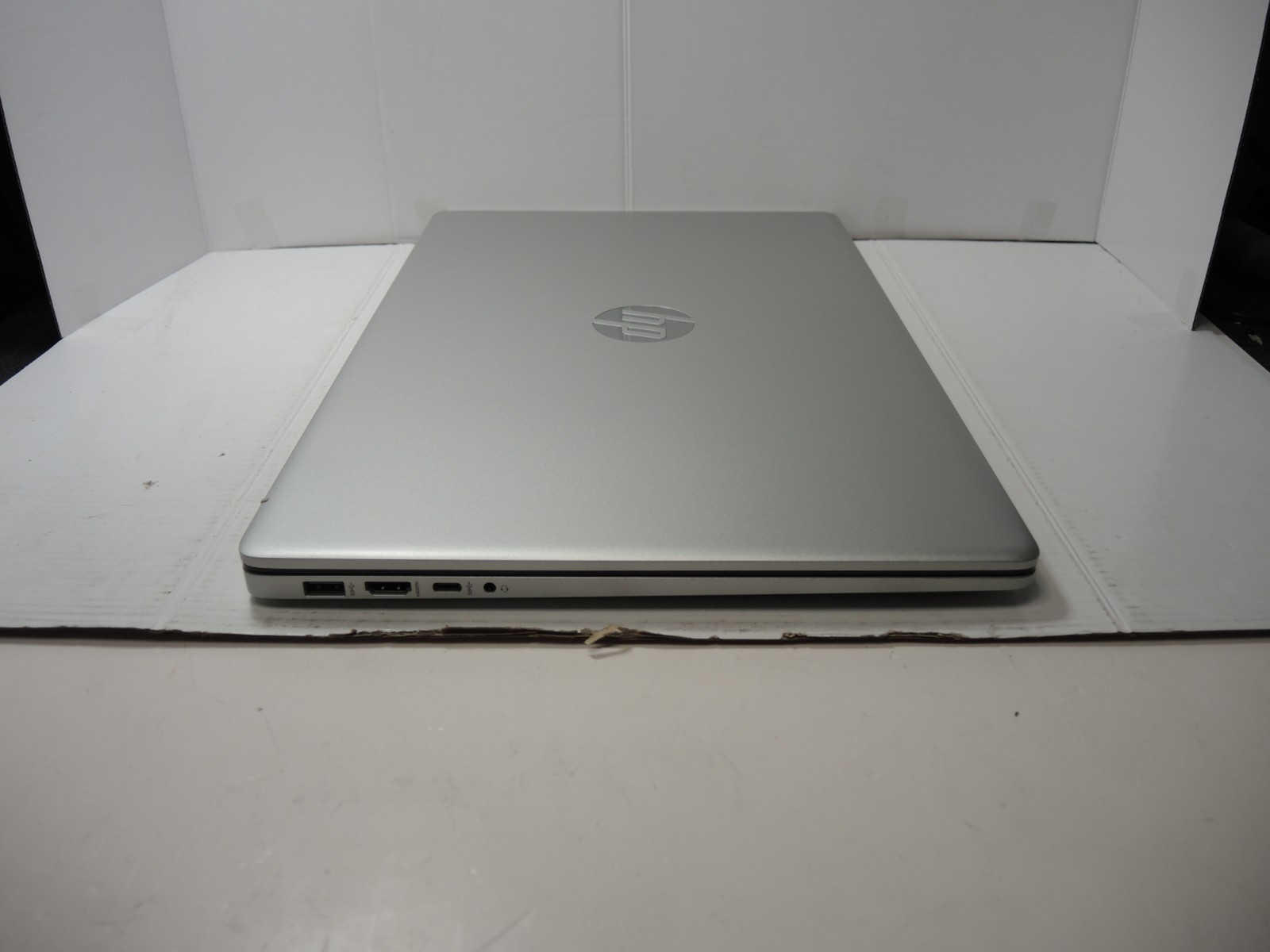 HP 17″ Laptop 17-cp2033dx | Ryzen 3 8GB | DEAD For Parts Repair “AS-IS” No SSD