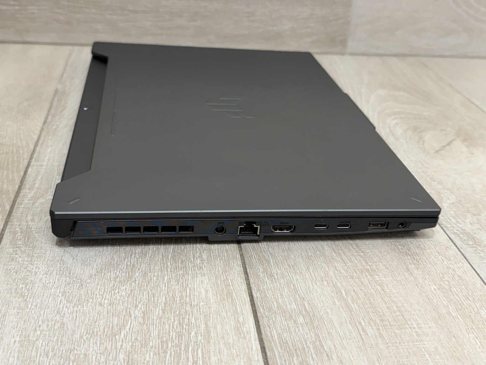 ASUS TUF Gaming A15 FA507XU 15.6″ Ryzen 9 7940HS RTX 4050 8GB RAM 512GB SSD