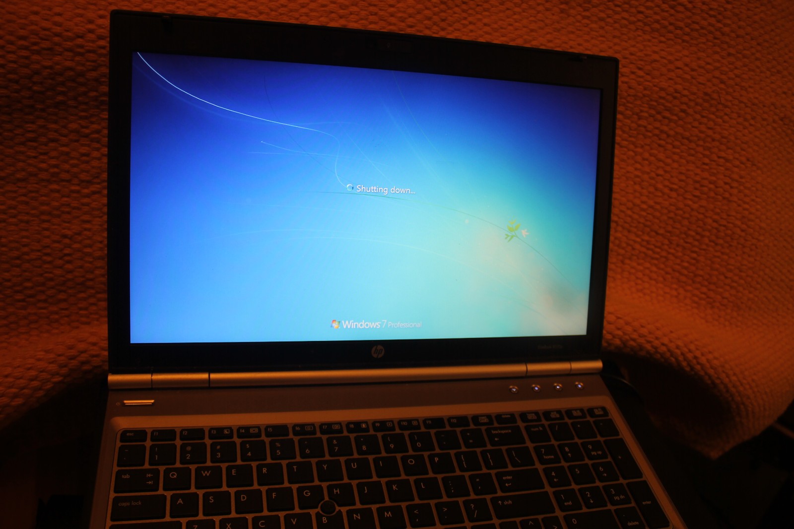 HP EliteBook 8570P – Core i7 – 3.00 GHz – 8192 MB – 320 GB HDD – Win 7P READ !
