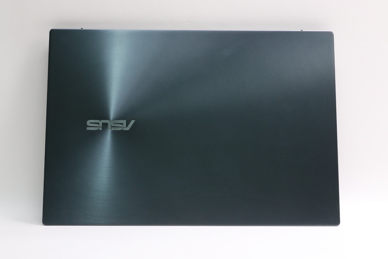 Read! 15″ Asus Zenbook Pro Duo Ux581gv, i7-9750H, 16GB, 1TB SSD, RTX 2060, Touch