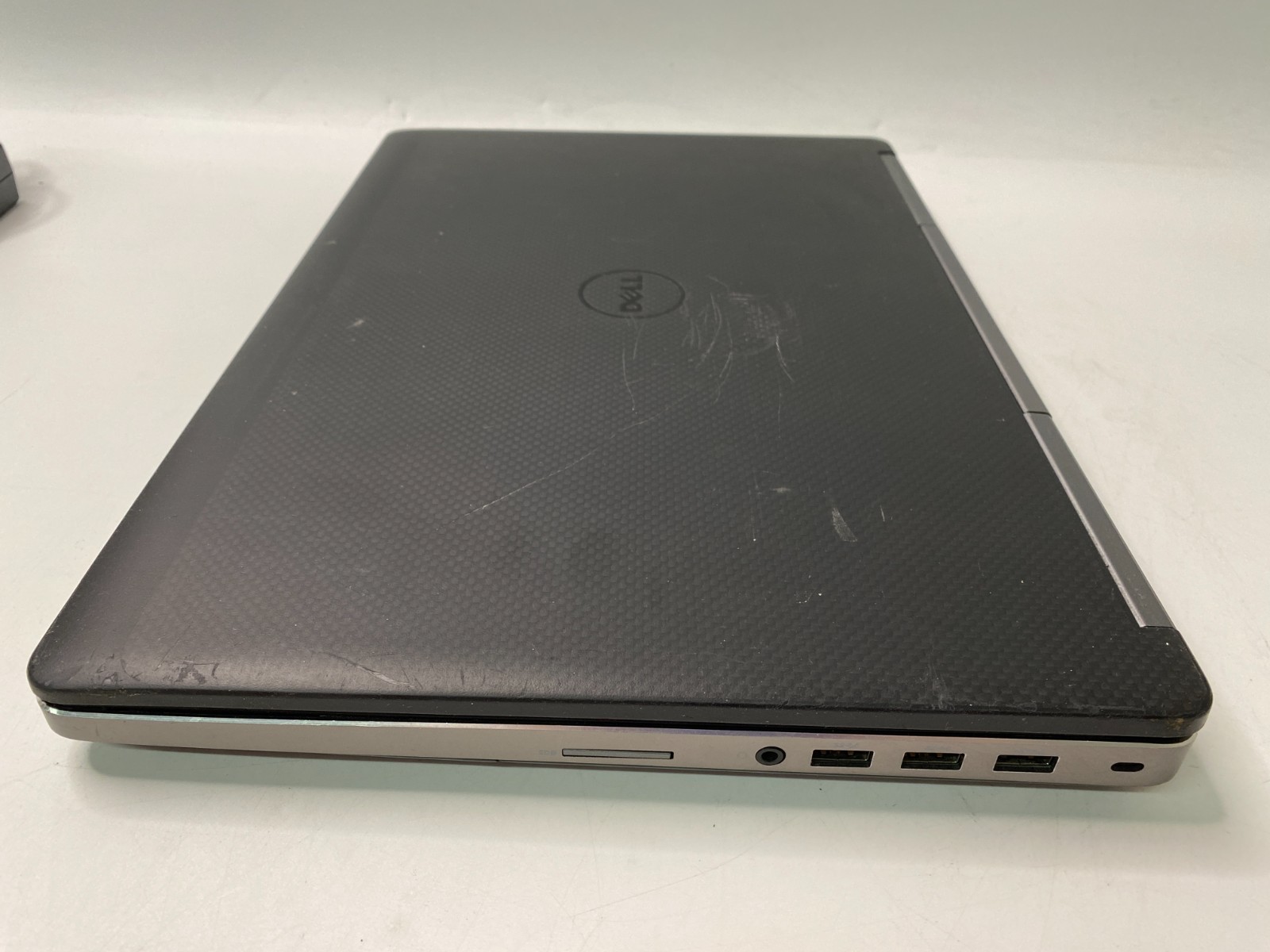 Dell Precision 7520 Xeon E3-1505Mv6 32GB DDR4 1TB SSD Quadro M2200 Win11P – Wear
