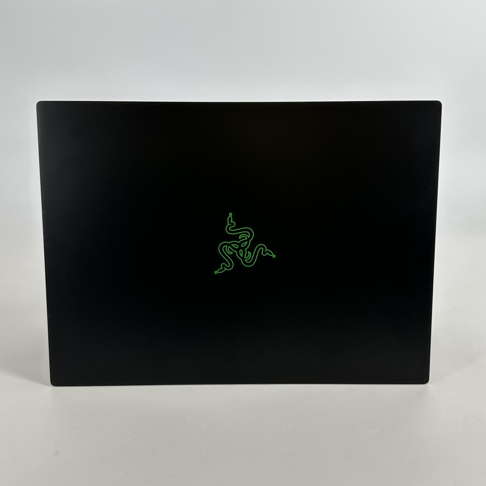 Razer Blade 14 240Hz QHD+ 4.0 GHz Ryzen 9 8945HS 32GB 1TB SSD NVIDIA RTX 4070