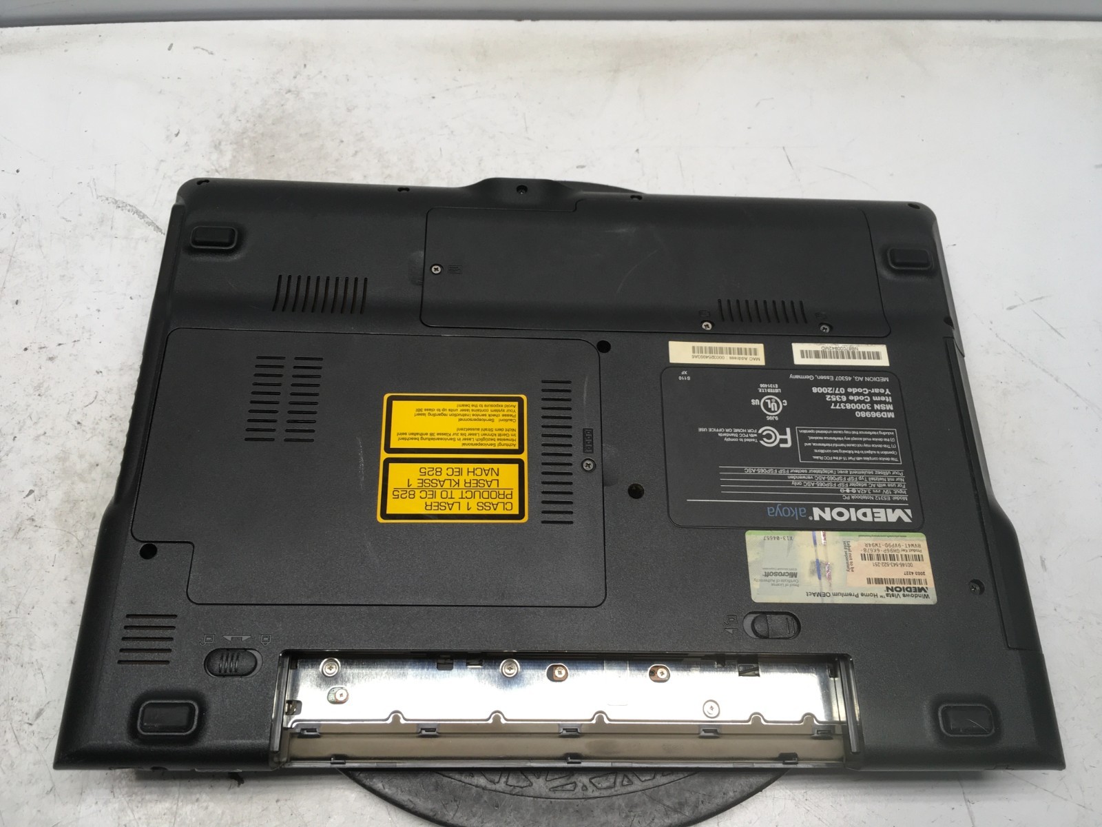 Medion Akoya E5312 AMD Turion 64 X2 TL-58 1900MHz 2 GB NO HDD