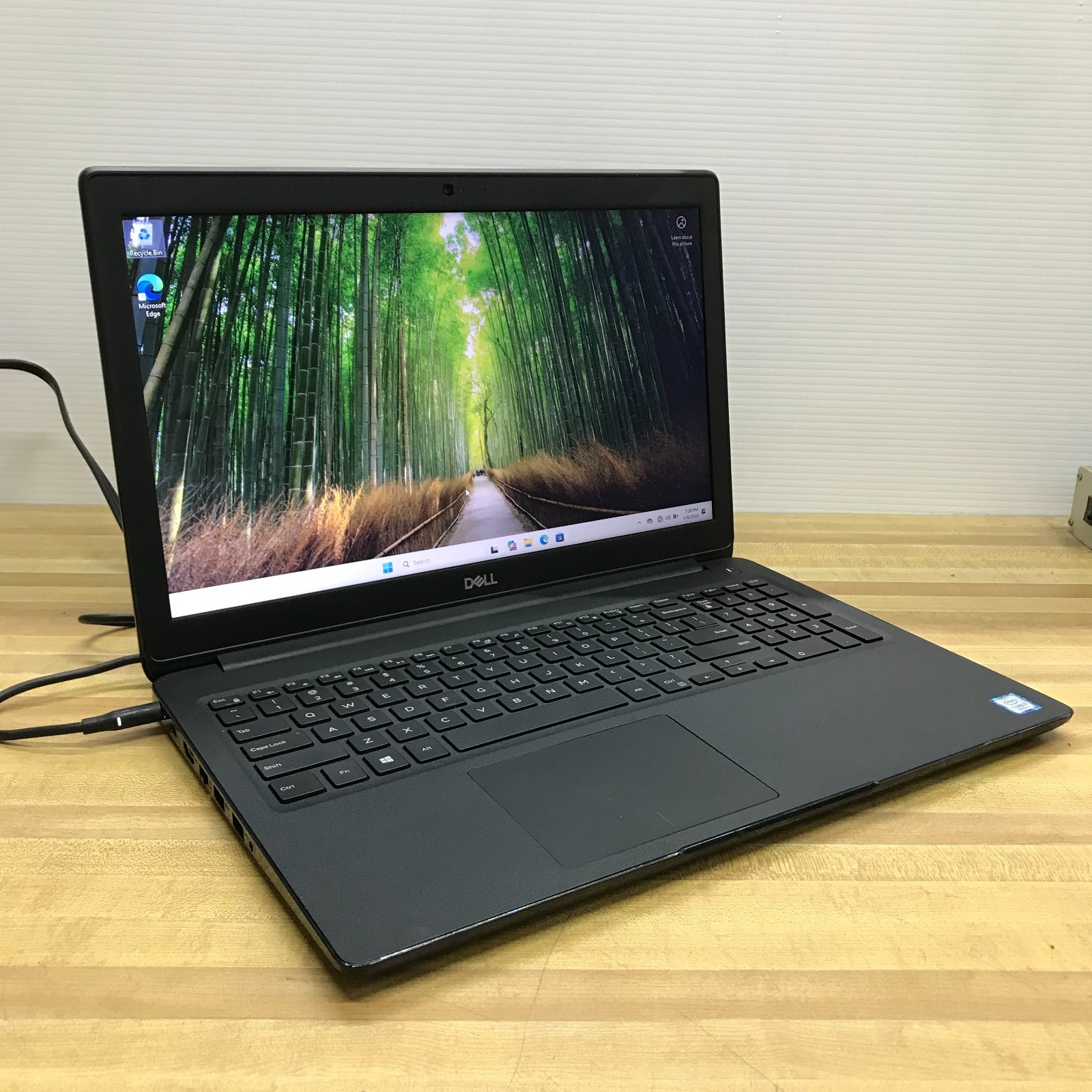 Dell Latitude 3500 15.6″ i5-8265u 1.6GHz 8GB RAM 256GB M.2 SSD (Windows 11 Pro)