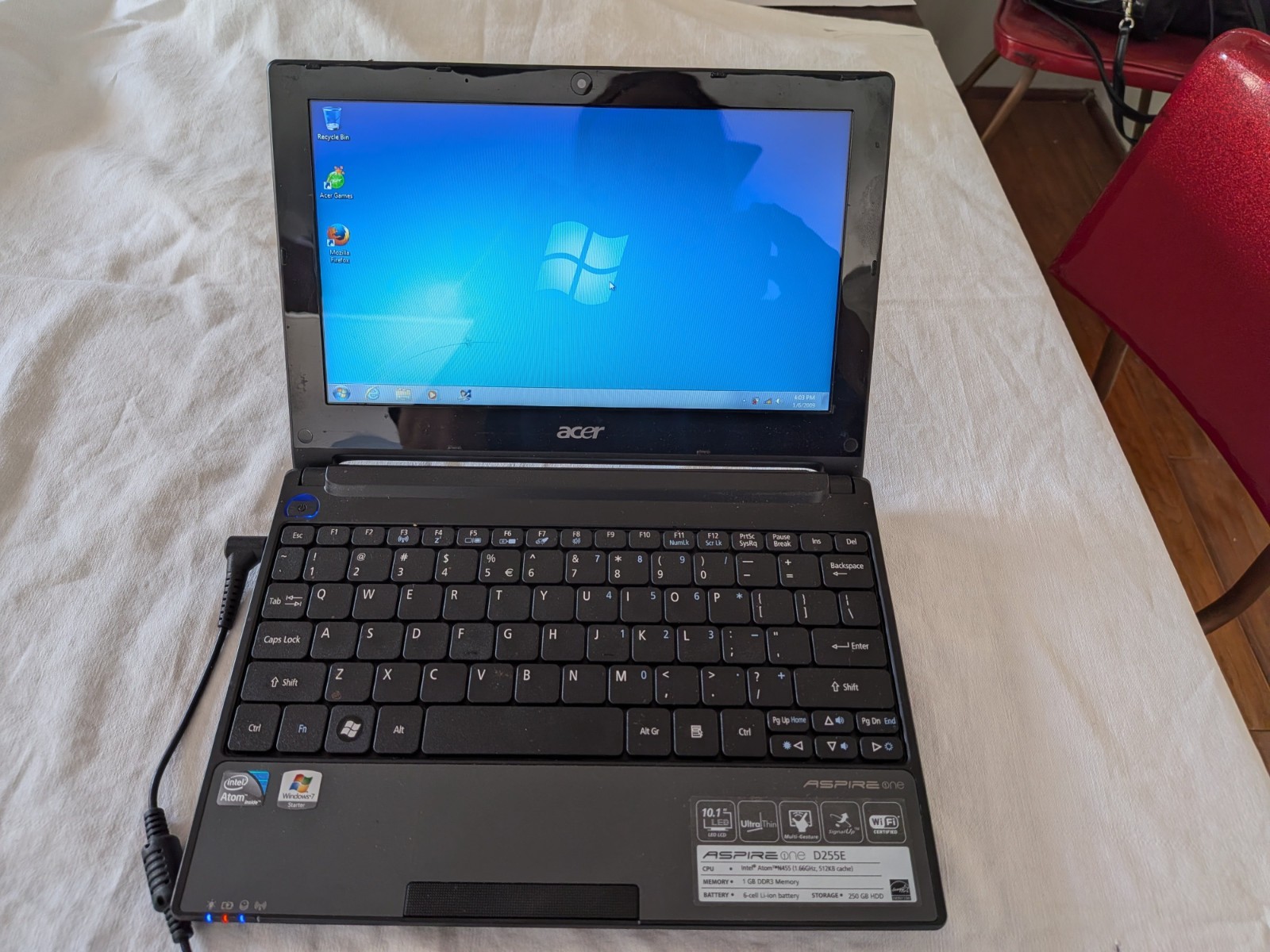 Acer Aspire One Blue D255E Laptop Atom N455 1GB RAM 250GB HD Windows 7 Works!