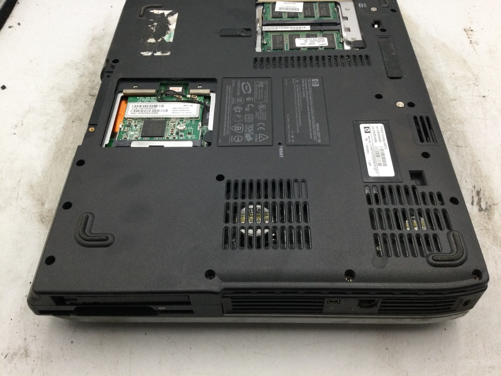 HP COMPAQ NX9010 – BOOTS TO BIOS – INTEL PENTIUM 4 – 500MB RAM – 14″ – READ – BB