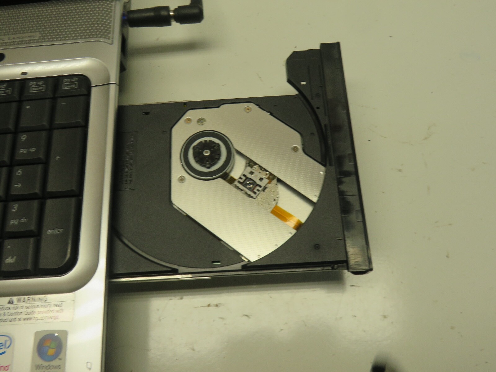 HP Pavillion DV9500 dv9535nr Core 2 Duo T5250 1.5 GHz 2 GB NO HDD No Batt
