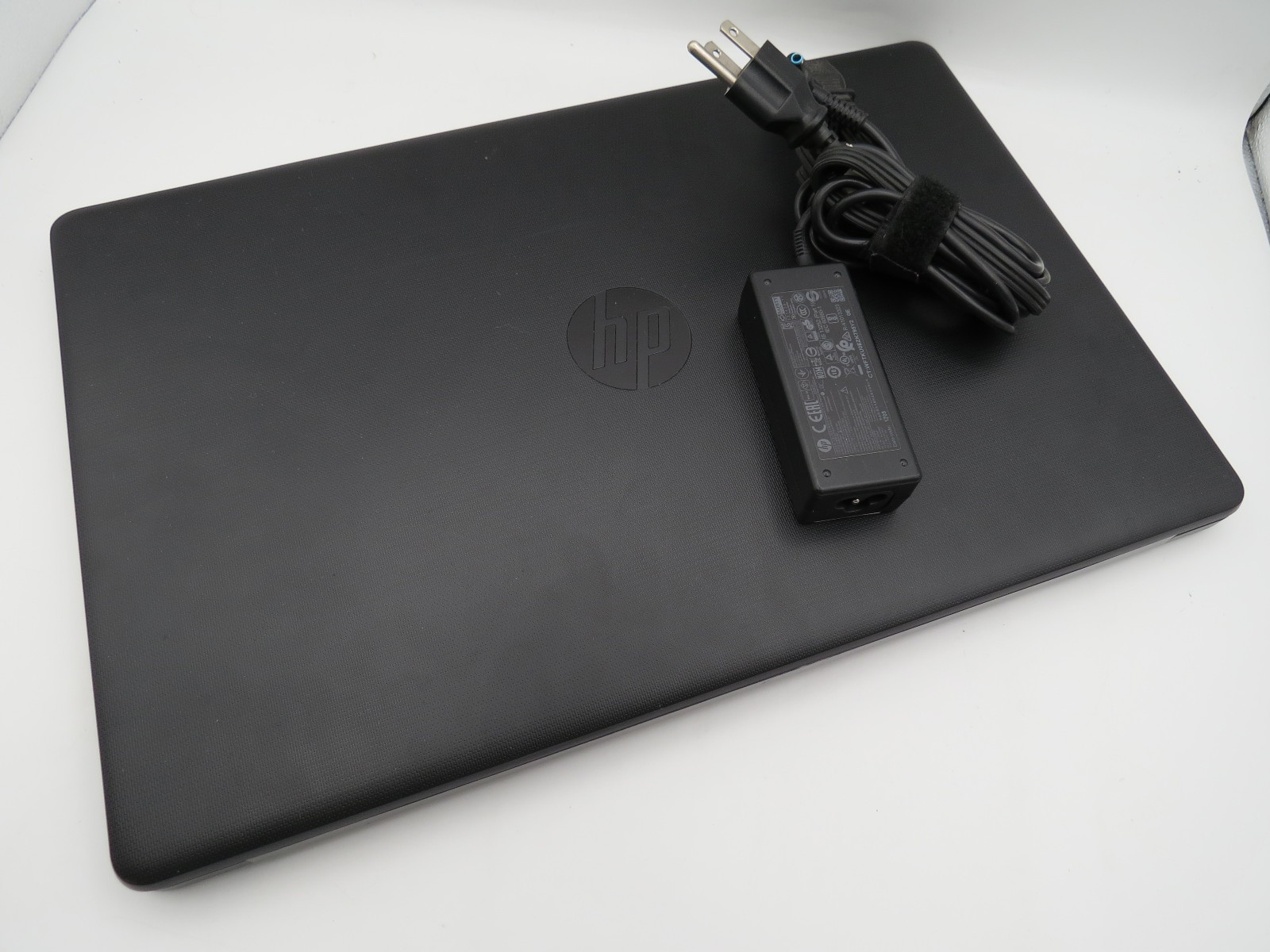 HP 17 TY0021DX i5-7200U @ 2.5GHz 8GB DDR4 256GB SSD 17.3″ No OS