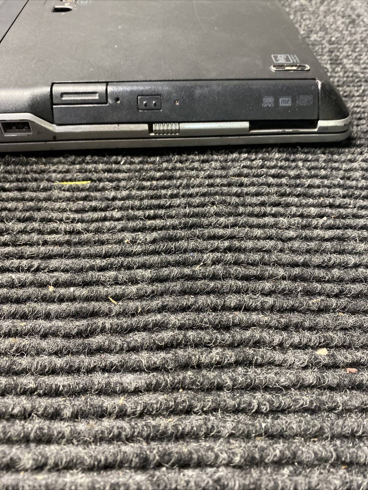 *FOR PARTS* Dell Latitude E6320 Core i5-2520M@2.50GHz,4GB RAM, NO HDD