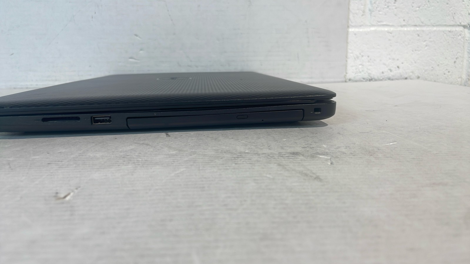Dell Inspiron 3793 P35E007 Intel Core i7 2020 SN 7GJRT43 17.3″ Laptop