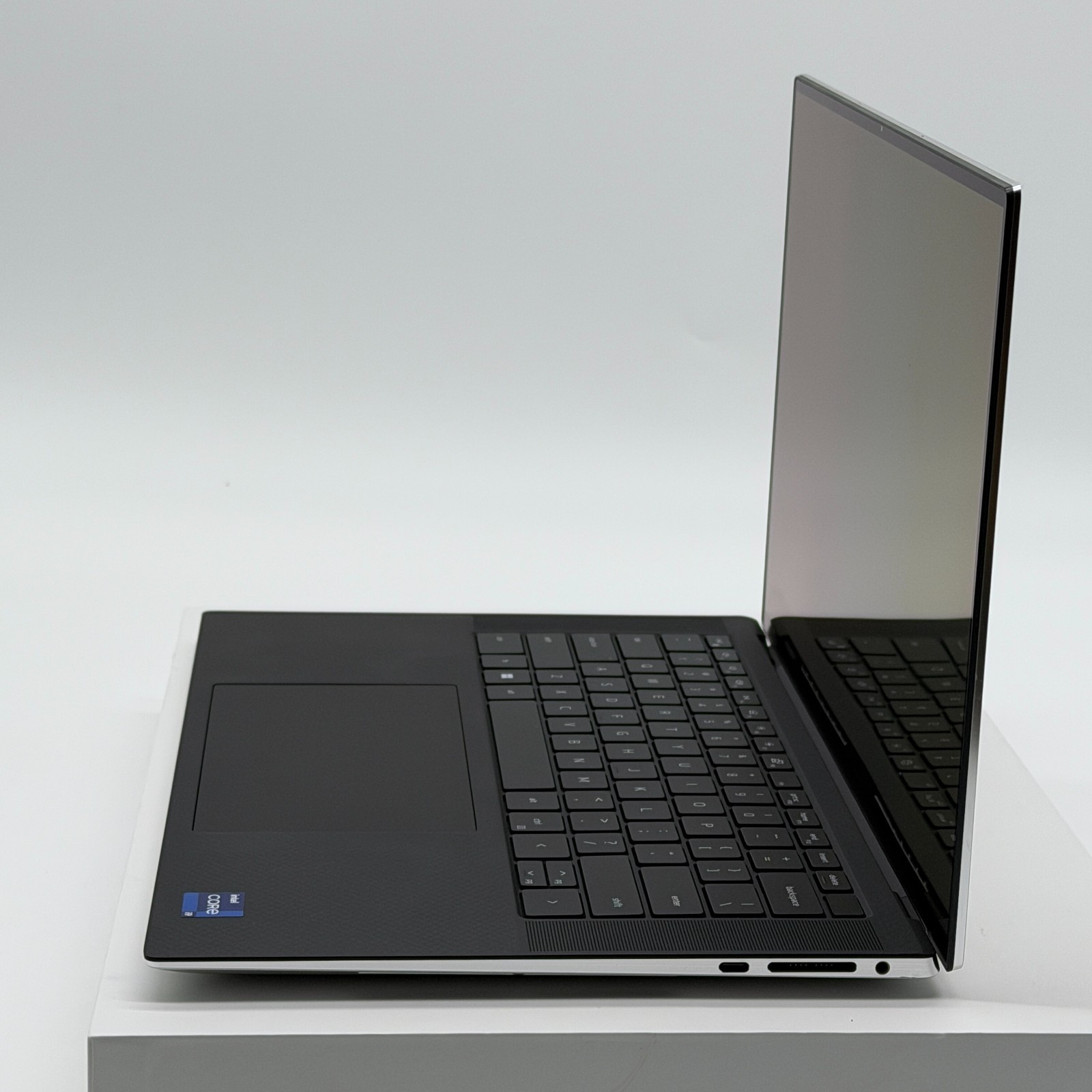 Maxed Out Dell XPS 15 9520 – i9, 64GB RAM, 2TB SSD, 3.5K OLED TOUCH- NEW BATTERY