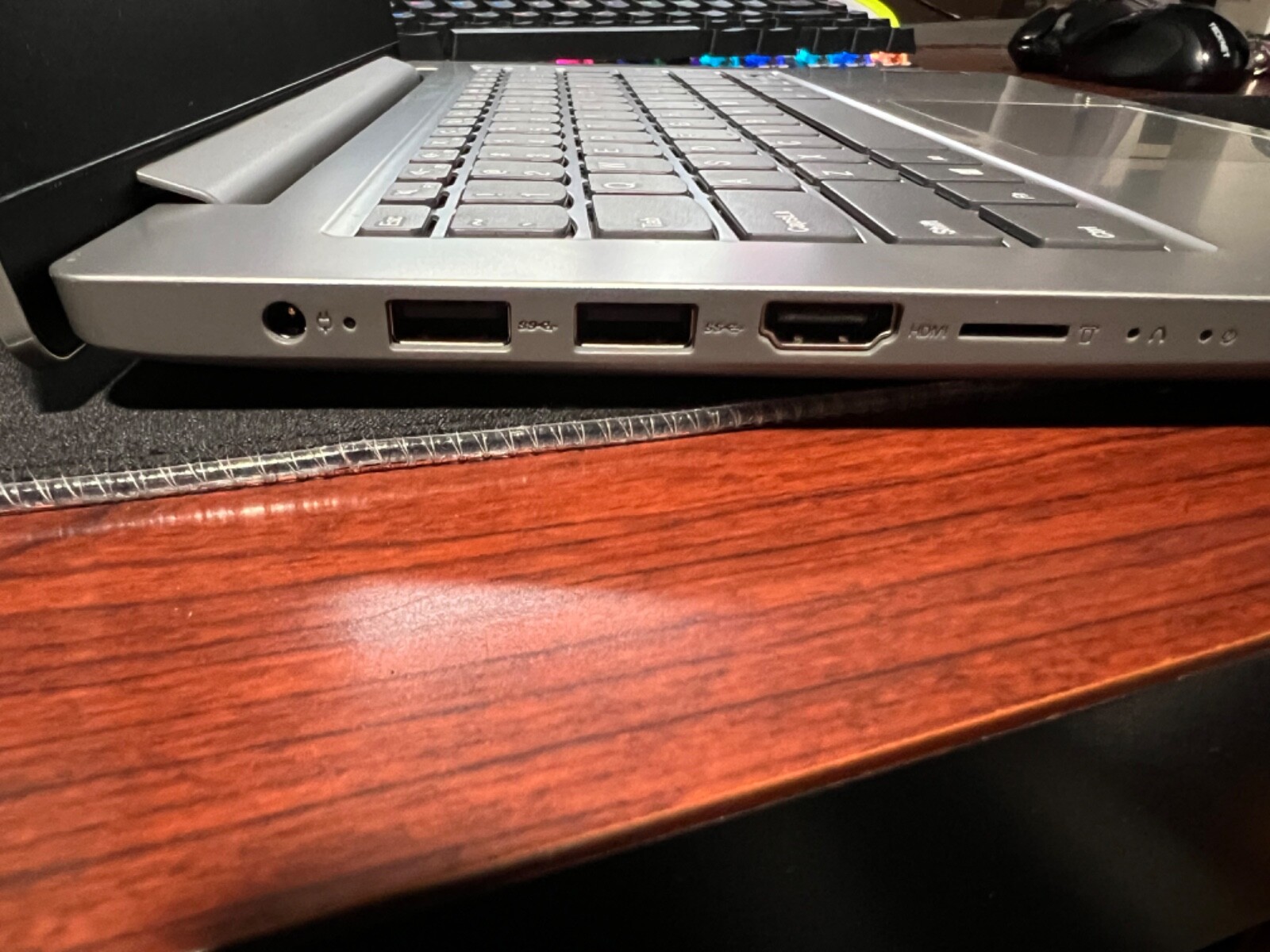 Lenovo Ideapad Slim 1-14AST-05 AMD A6-9220e RADEON R4 4GB RAM 64GB SSD Windows