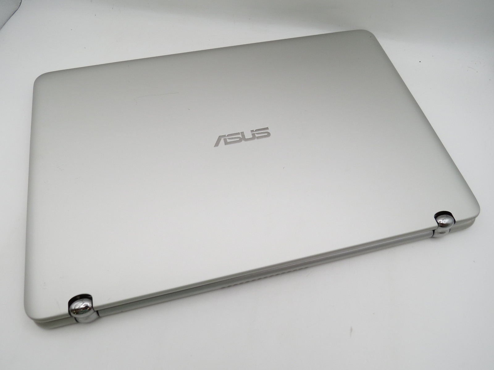 ASUS Q504U i5-6200U @ 2.3GHz 12GB DDR4 128GB SSD 15.6″ display No OS/AC