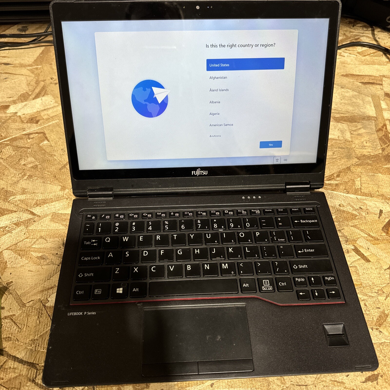 FUJITSU LIFEBOOK P728 12.5″ TOUCHSCREEN | I3-7130U 1.60 GHZ | 4 GB Win 11 H101
