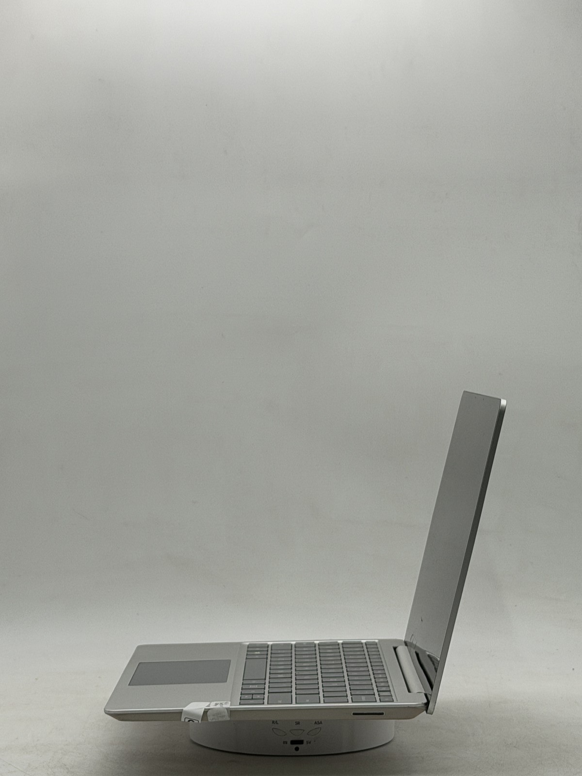 Microsoft Surface Laptop Go 12.3in i5-1035G1 16GB 256GB NO OS READ