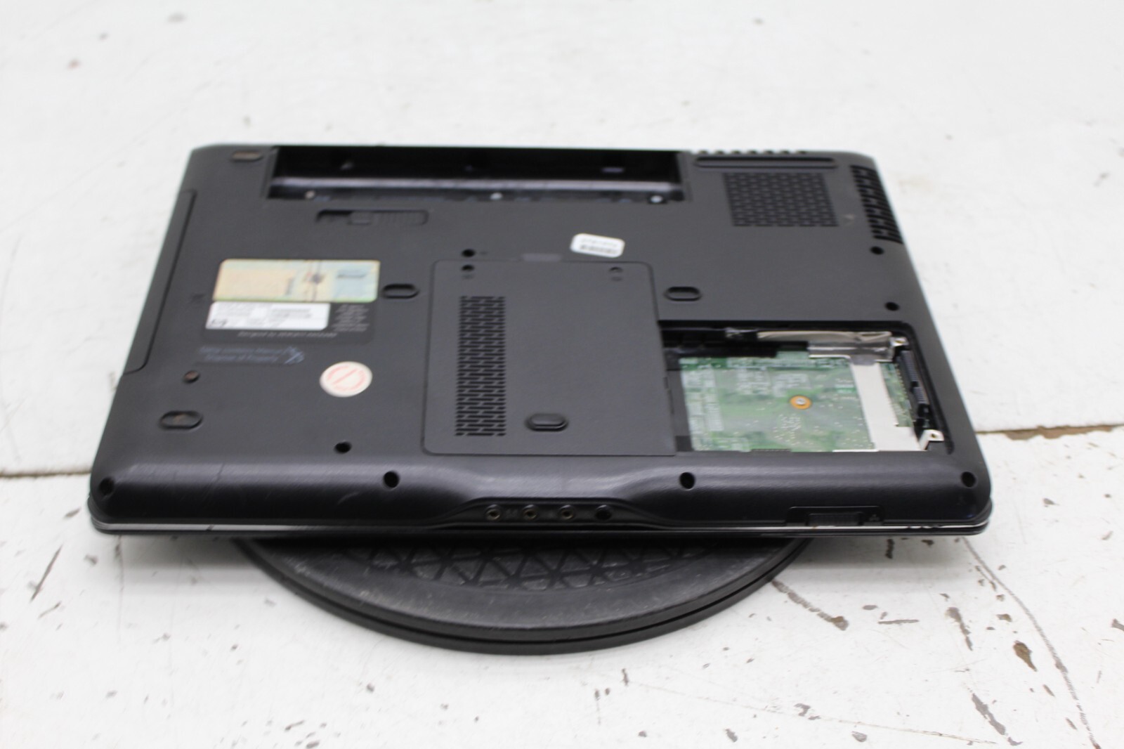 HP Pavilion dv6915nr Laptop AMD Turion 64 x2 3GB Ram No HDD or Battery
