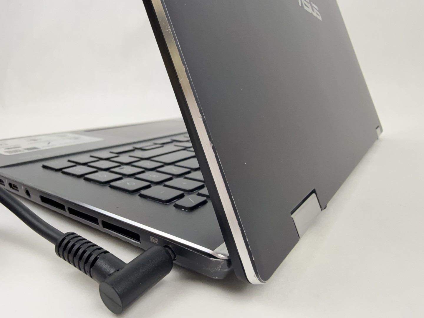 ASUS ZenBook Flip 15 15.6″ Touch i7-1165G7 16GB 1TB GTX 1650Ti W11H – Read Issue