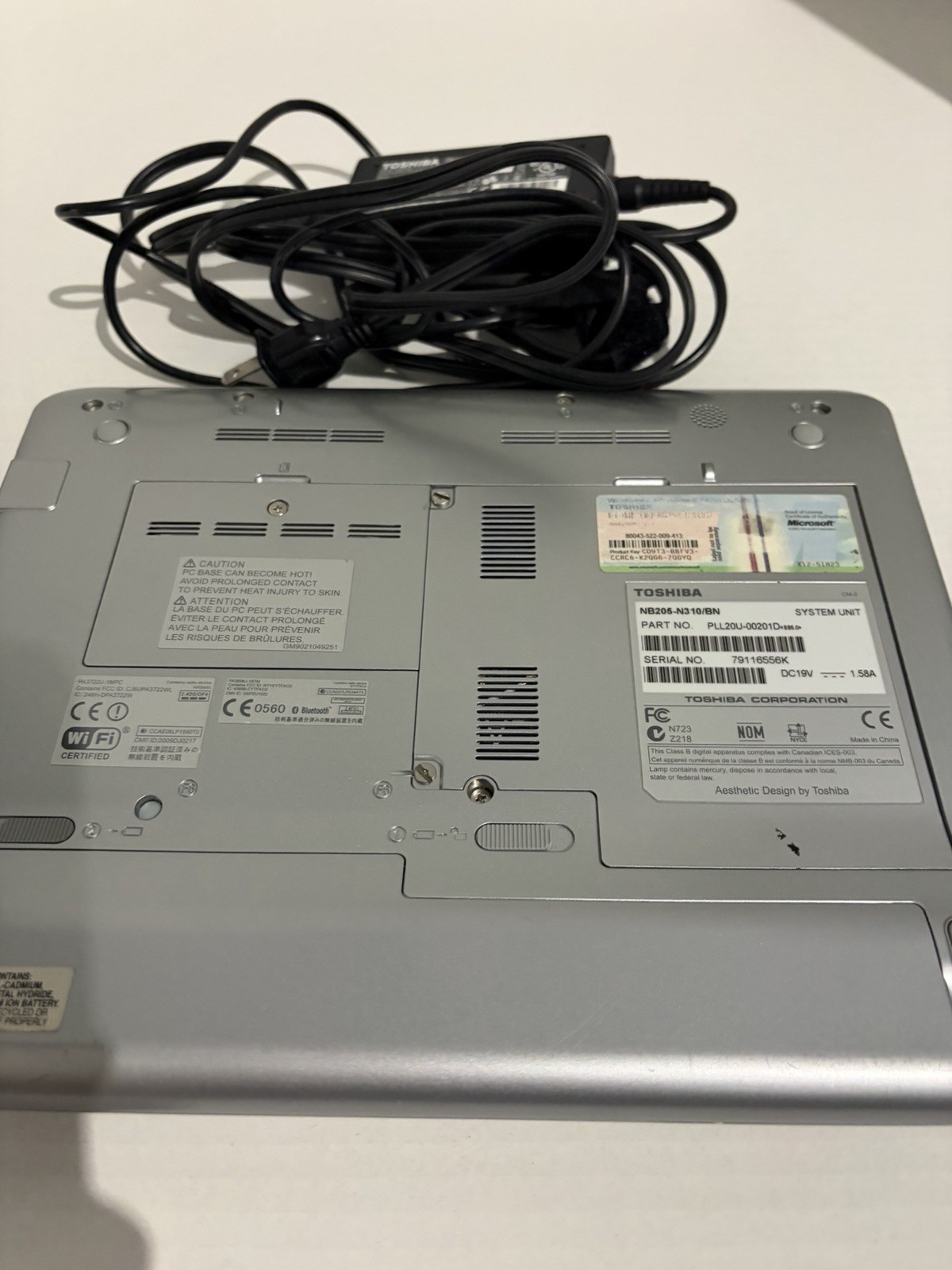 Toshiba NB305-N410BN-G 10” Netbook Intel Atom Windows 7 Starter Locked to user