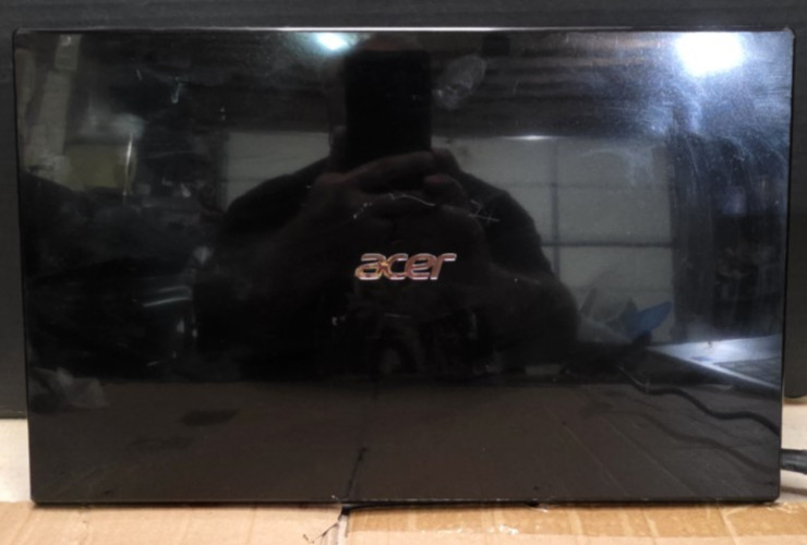 Aspire V3-551-8887 Laptop, Windows 10 AMD A8-4500M 4GB RAM 465GB HD NO BATTERY