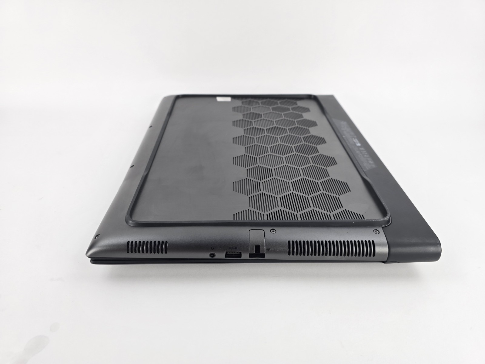 Alienware M16 R1 16″ Ryzen 9 7845HX 16GB 1TB RTX 4080 – For Parts – AS-IS