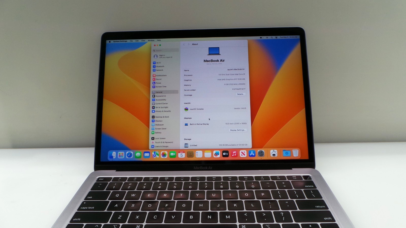 Apple A1932 MacBook Air 13″ 2018 i5-8210Y 1.6GHz 8GB RAM 128GB Cycle: 484 *READ*