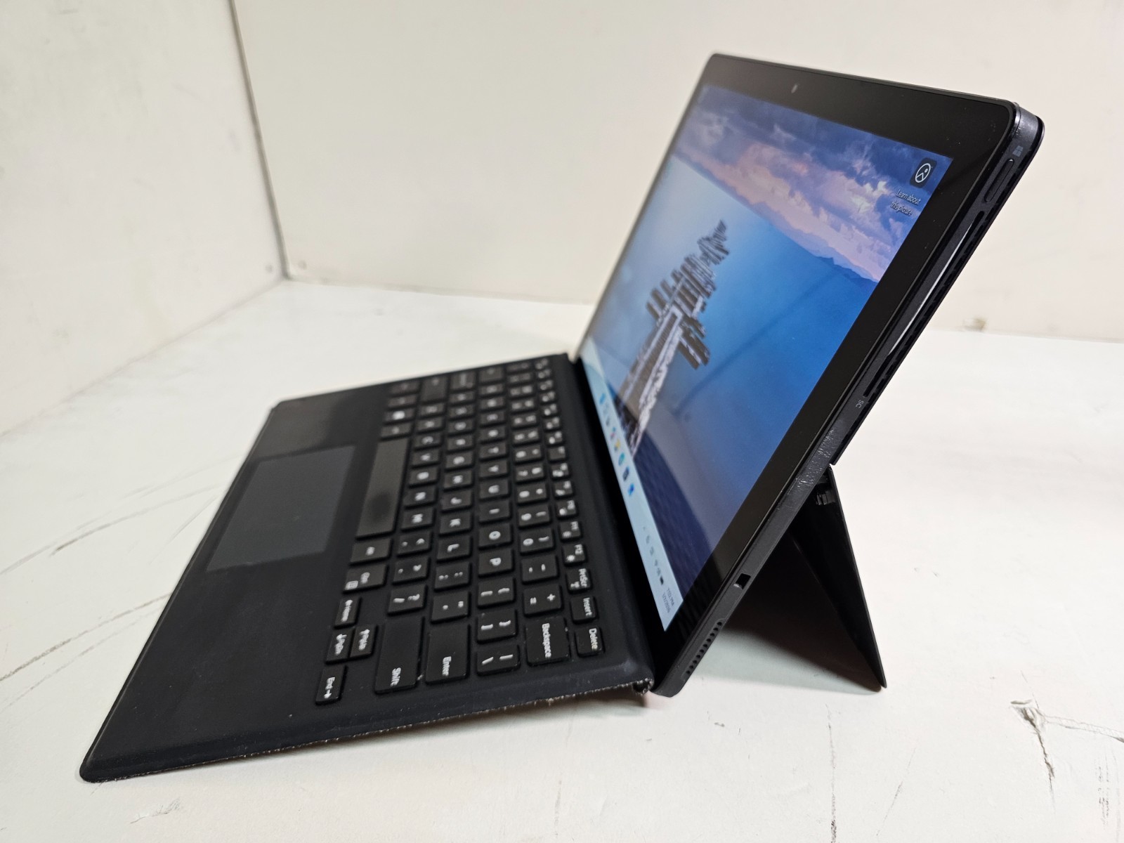 Dell Latitude 5285 Tablet Laptop – 2.6 i5-7300U 8GB 256GB 12.3″ Touchscreen