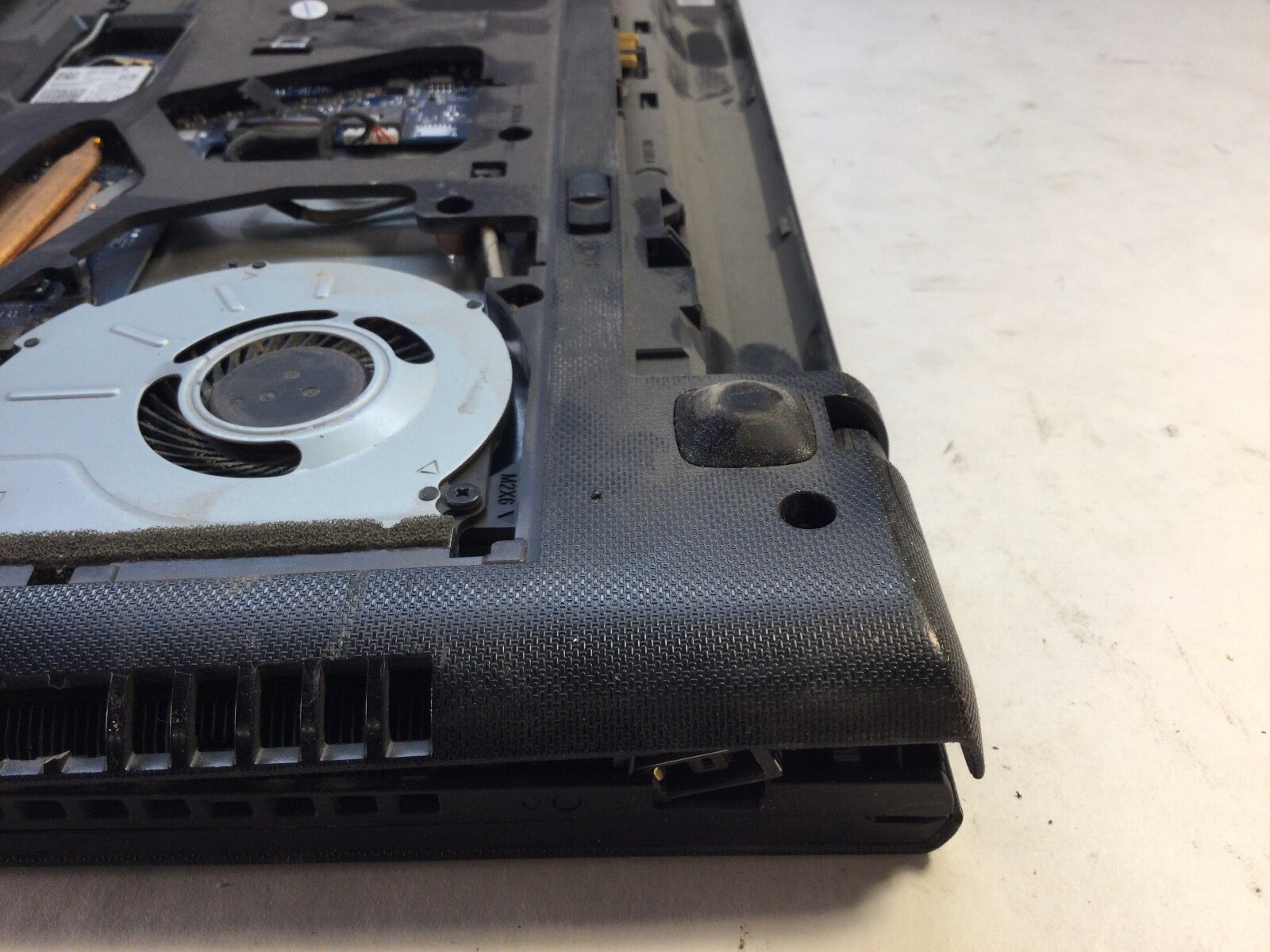 Lenovo G50-80 15.6″ Laptop Intel Core i3-3040U- BROKEN HINGE-MZ