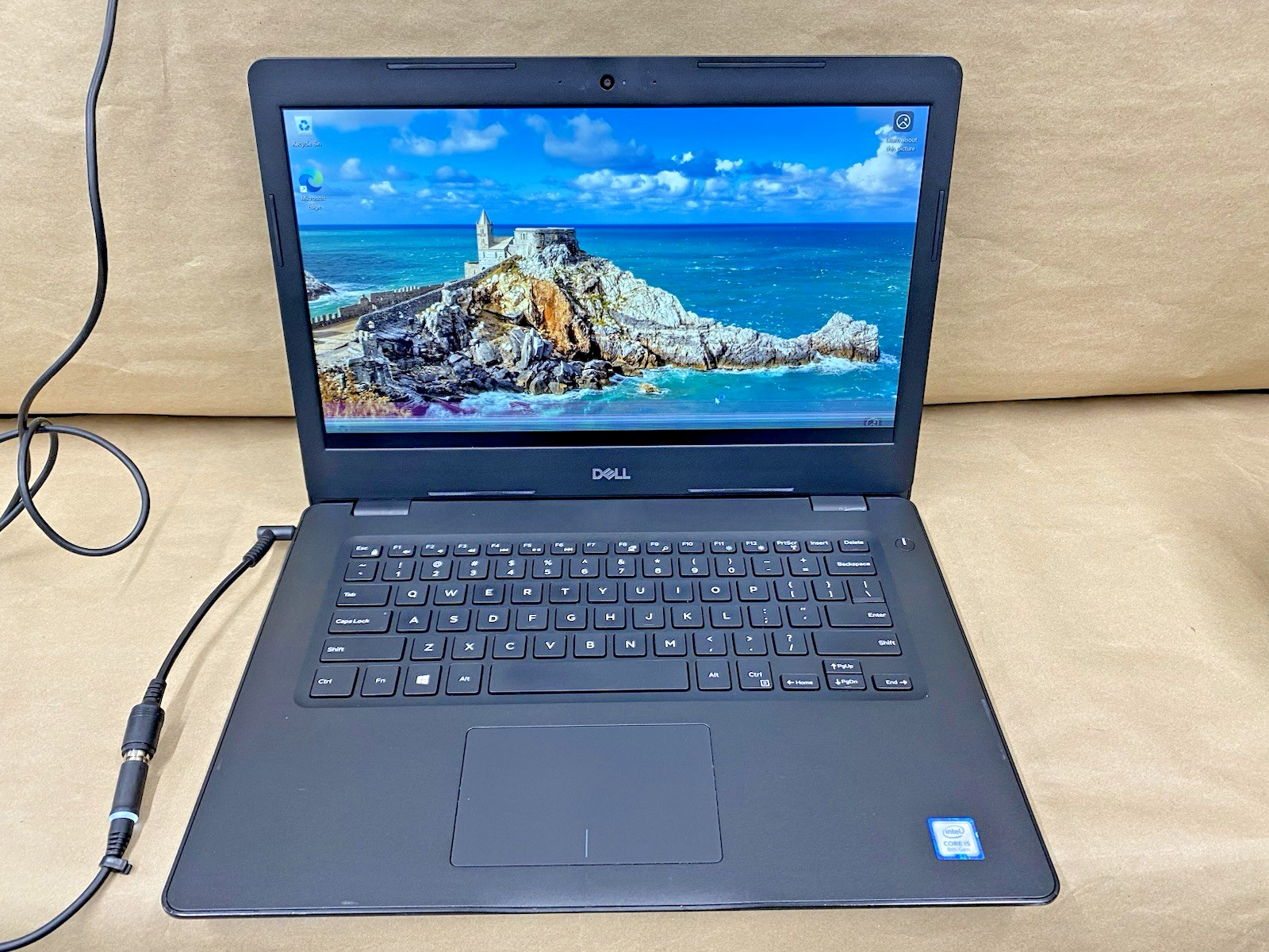 Dell Latitude 3490 – 14″ 1920×1080 – i5-8250U – 4GB – 128GB SSD Win 11 Pro READ