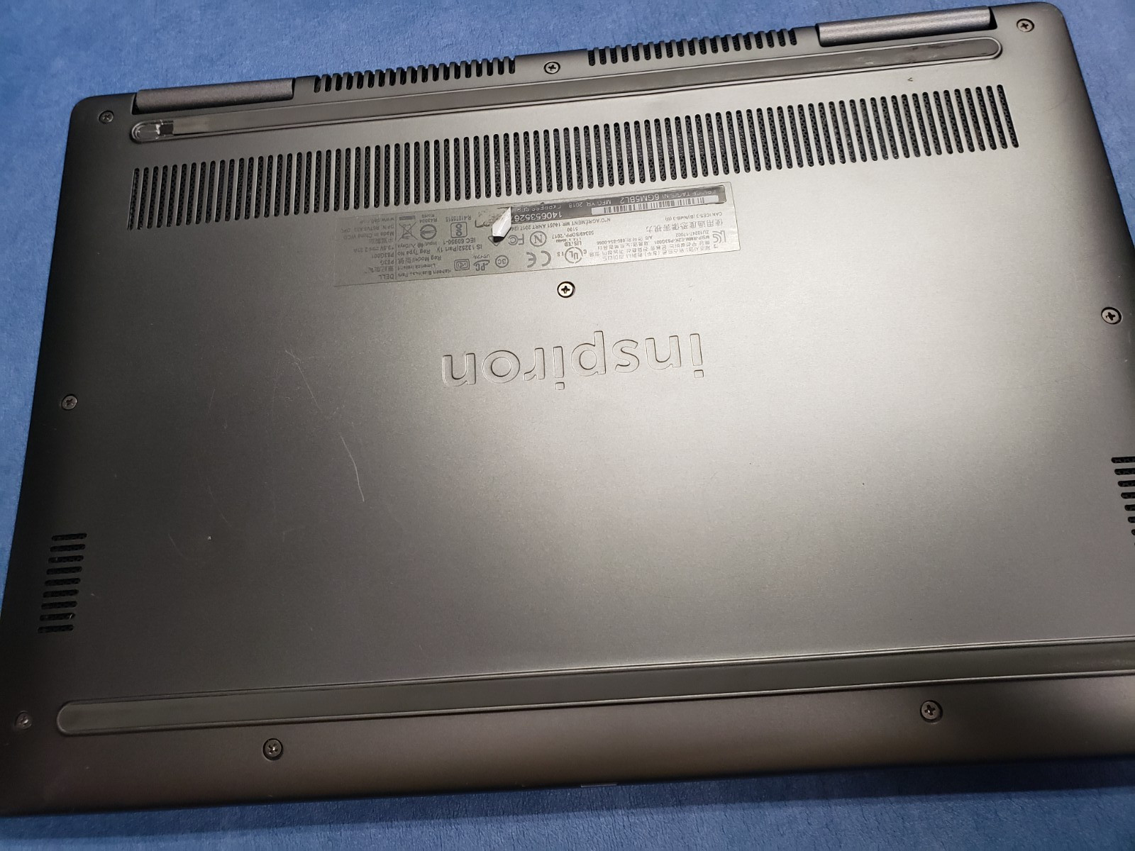Dell Inspiron 7373 – 13.3″ – i5-8250 – 8GB ram – 237GB SSD screen damaged