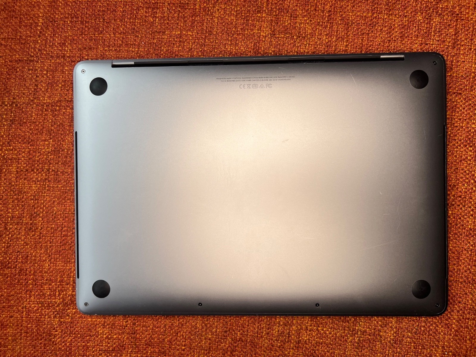 APPLE MacBook Pro 2018 Core i7 2.7 13″ 16GB RAM 2TB A1989 170 Battery Cycles!