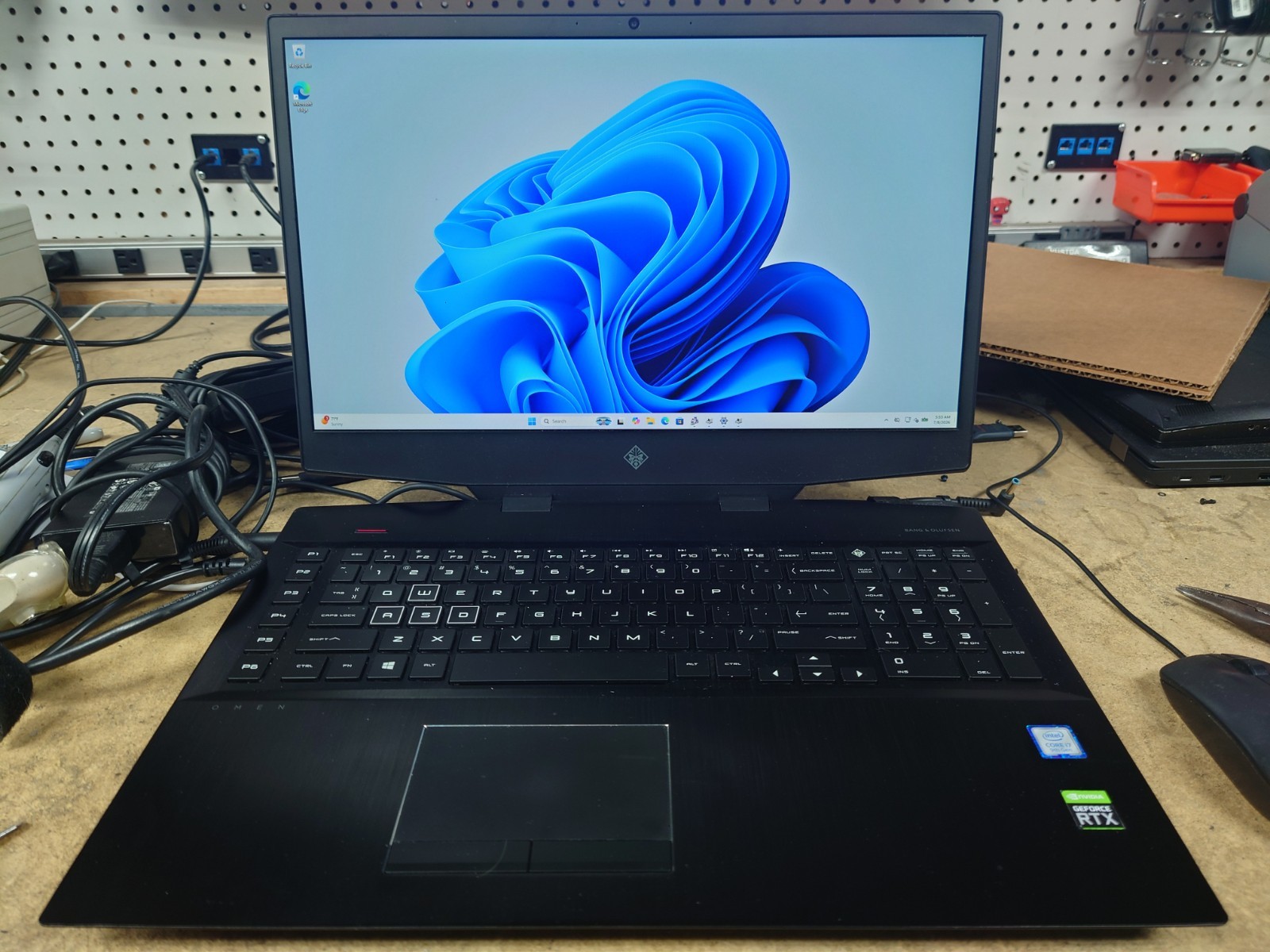 HP OMEN 17-cb0040nr 17.3″ FHD i7-9750H 32GB RAM 1TB SSD GeForce RTX 2070 Win11H