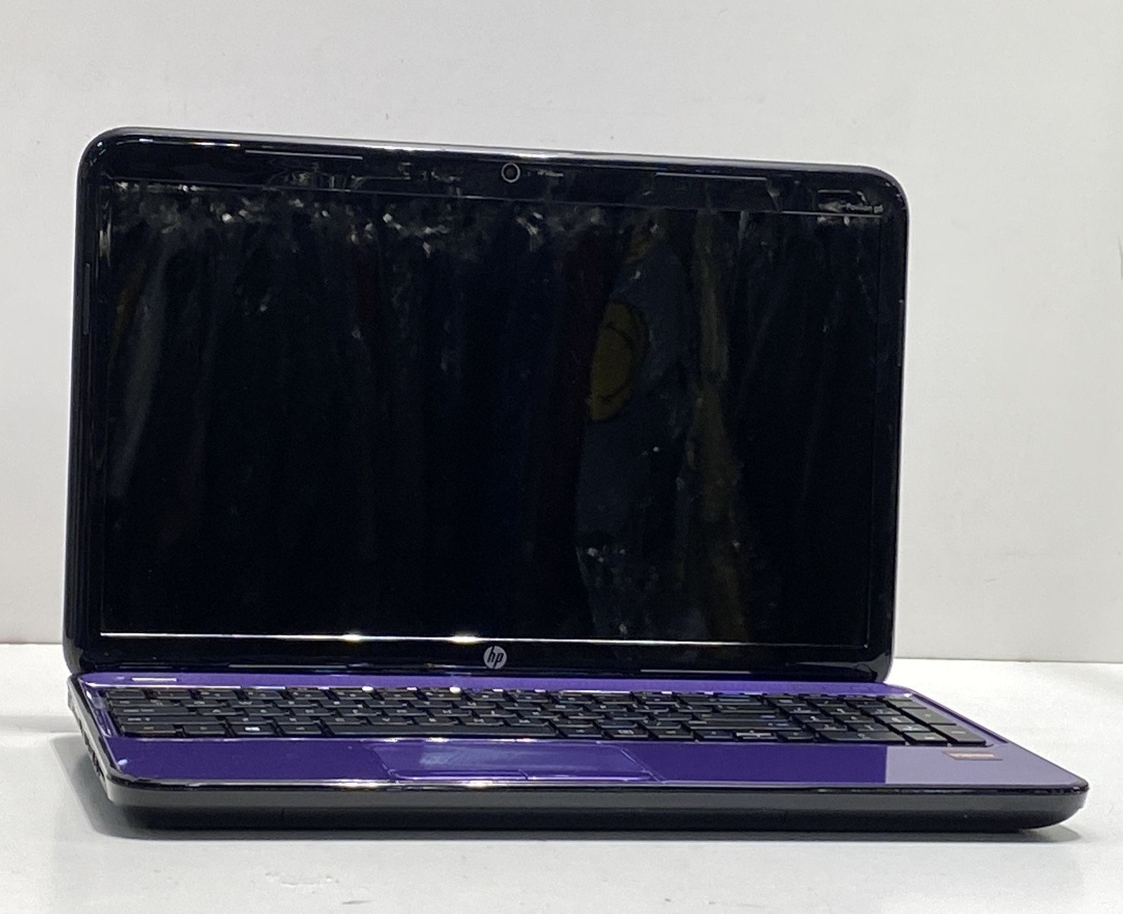 HP Pavilion G6 15.6″ Laptop Purple No Hard Drive No OS Powers On
