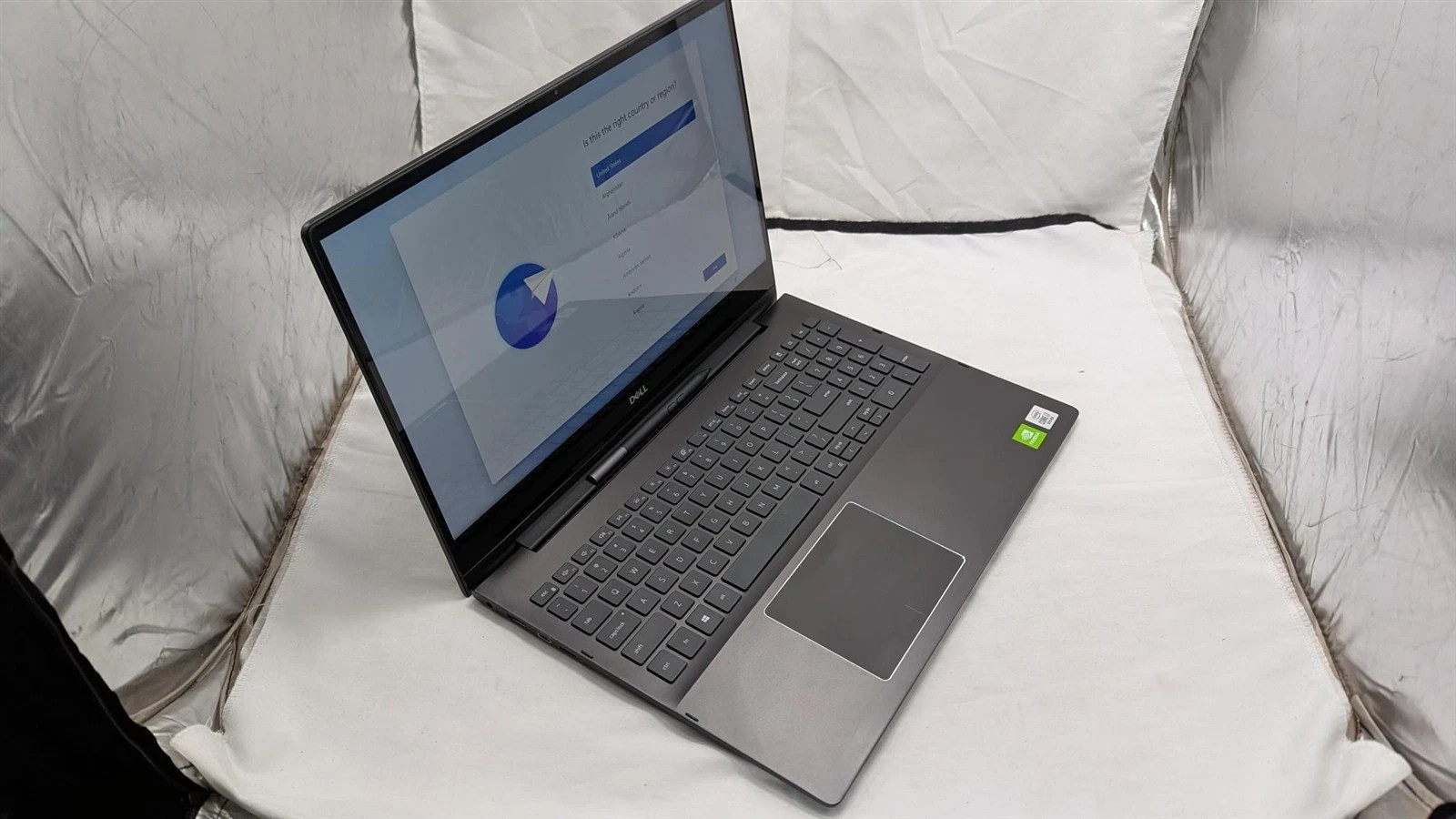 Dell Inspiron 7591 2n1 Touch 15.6″ i7-10510U MX250 16GB RAM 512GB NVMe Win 11