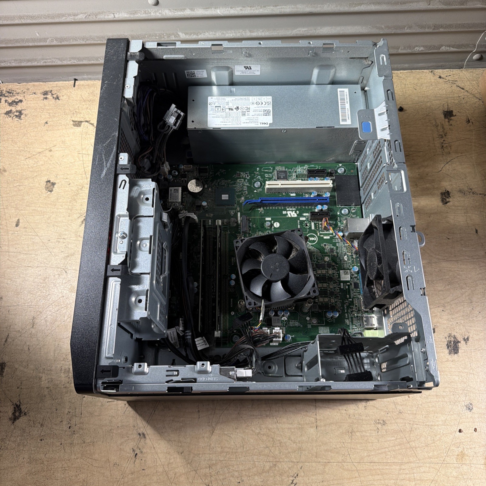 DELL VOSTRO 5880 INTEL CORE I5 10TH GEN 16GB RAM **NO HD/ NO CADDIE/ NO OS