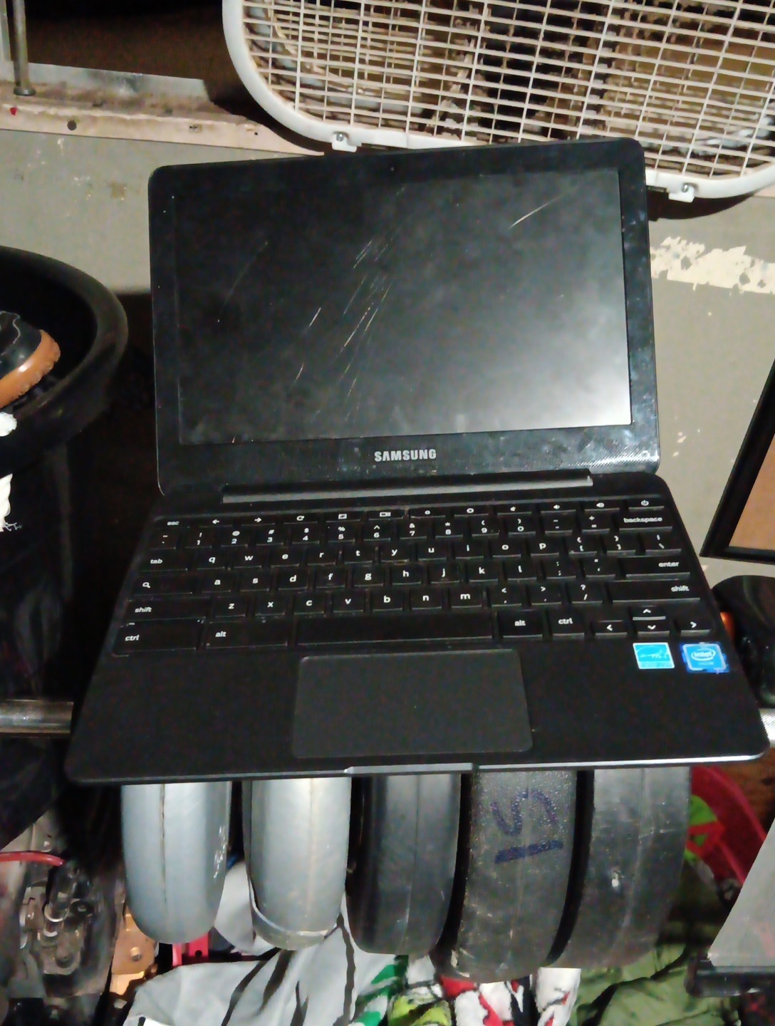 Samsung Chromebook 3 XE500C13 11.6 in. (For Parts/Cracked Screen) Untested