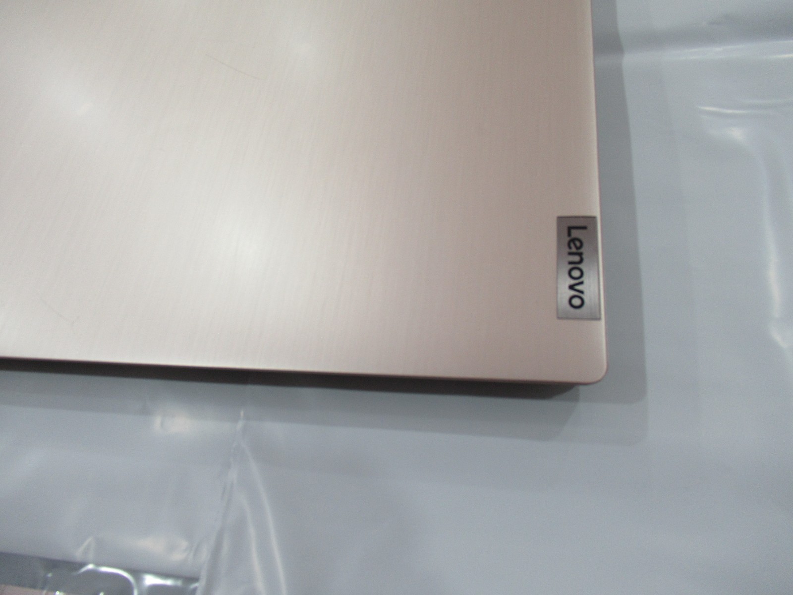 Lenovo Laptop IdeaPad 3 81WB005BCF Intel Pentium 2.40ghz 8gb ram 256ssd WIN10