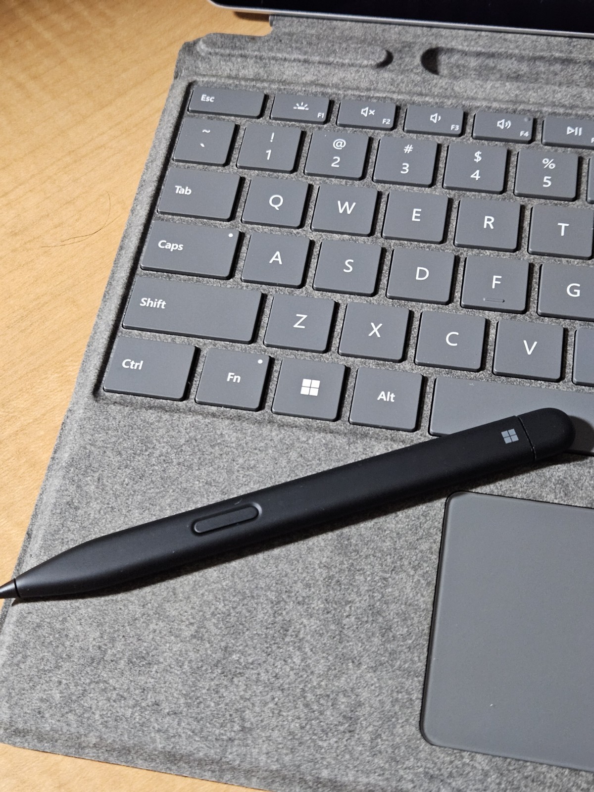 Microsoft Surface Pro 10 Business Ultra 5 135U 8GB 256GB SSD Pen/Keyboard Win11