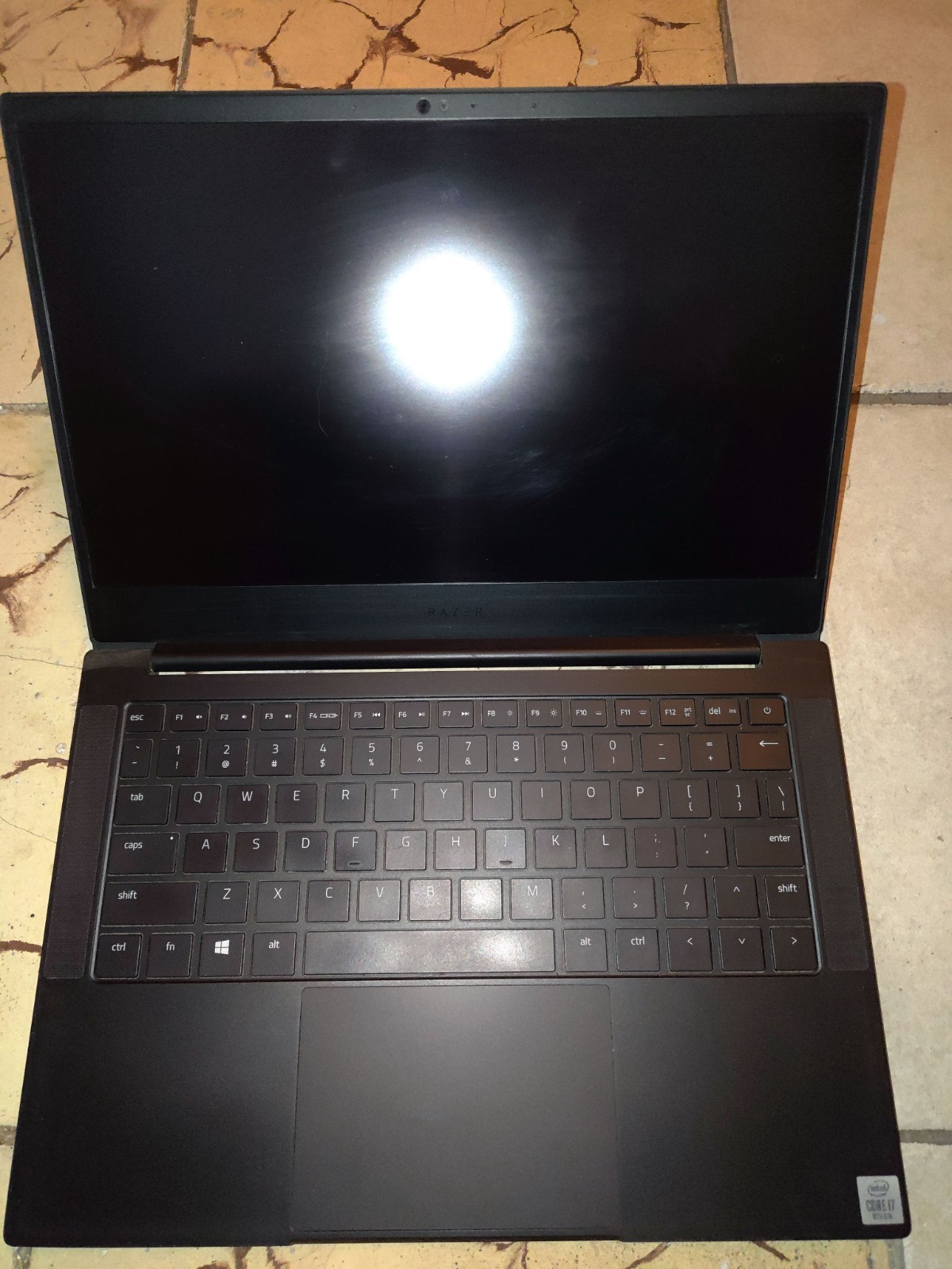 Razer Blade Stealth RZ09‑03101E72 i7 / 512GB – Needs Top Cover Replacement
