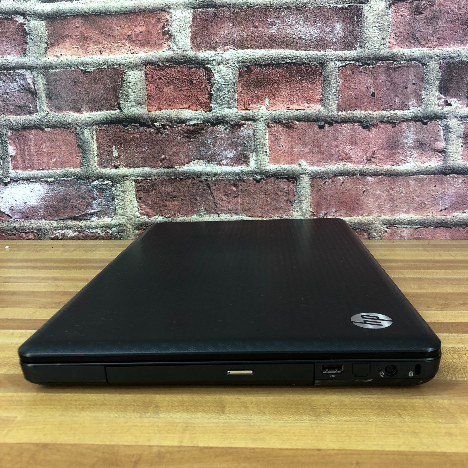 HP Pavilion g7 Retro Gaming Laptop Computer AMD Phenom 2.6GHz 4GB RAM (Windows7)