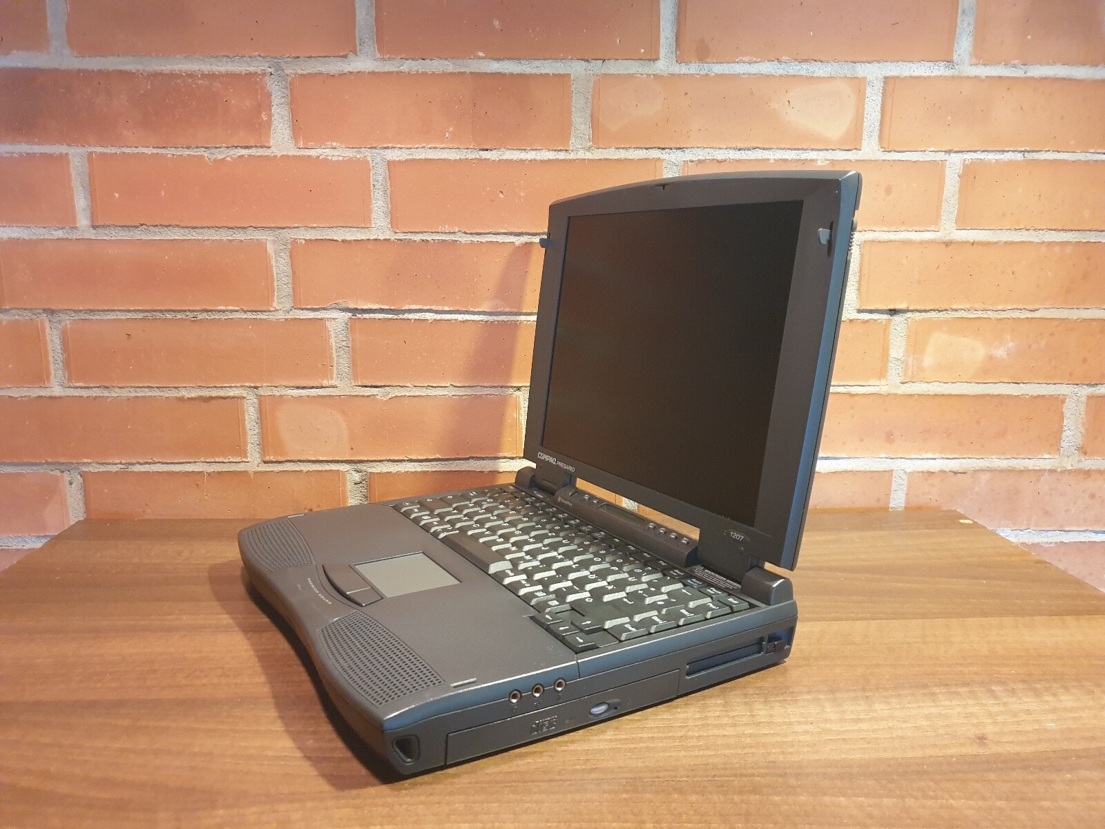 Compaq Presario 1207 – Rare Vintage Laptop Fully Functional