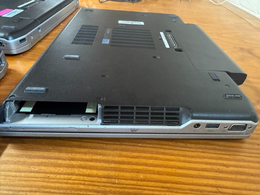 Lot 3-Dell Latitude E6530 15.6″ incl. Intel i7-3520M 16gb RAM (No drives, No AC)