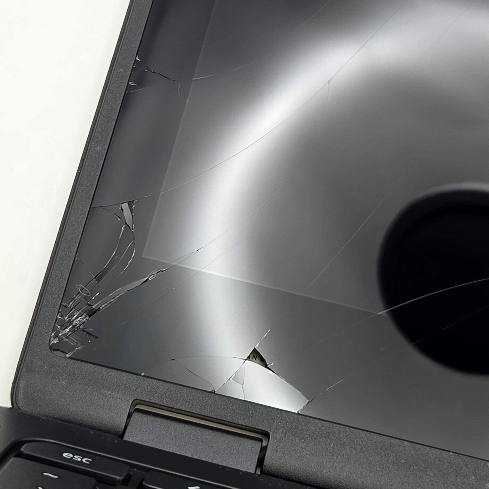 Acer Chromebook R752 Series N18Q6 11″ 32GB 4GB RAM – Cracked Screen Bad Battery